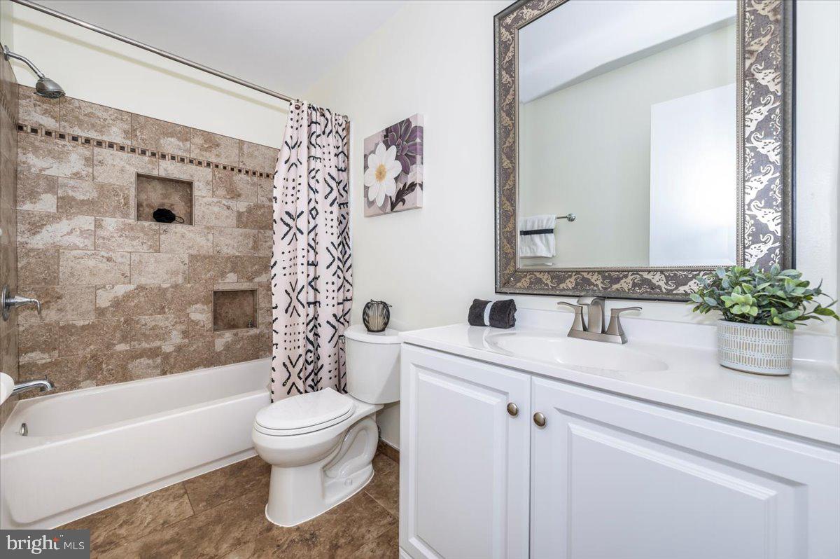 FLOWER HILL - Residential