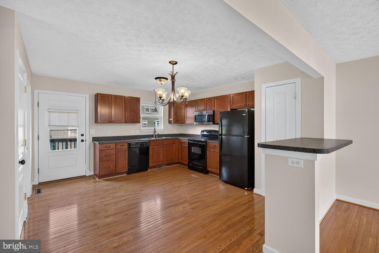 1233 FROST PLACE