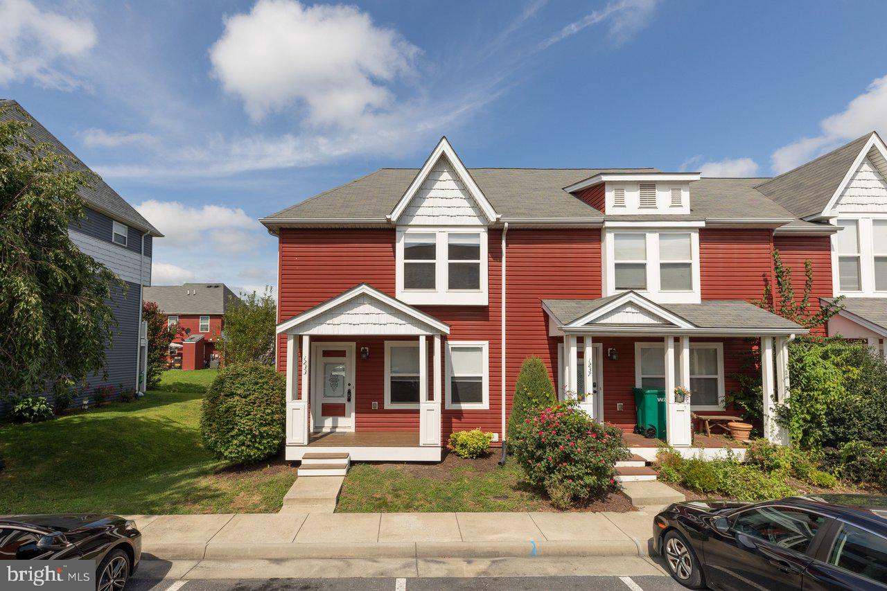 1233 FROST PLACE