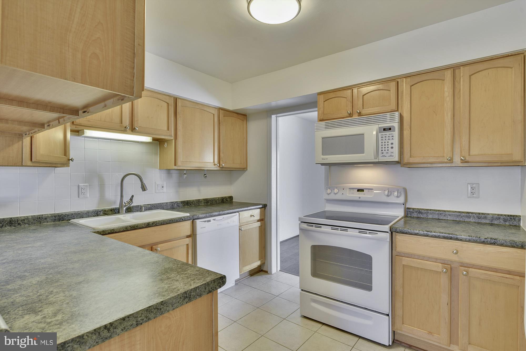 THE MEADOWS - Residential Lease