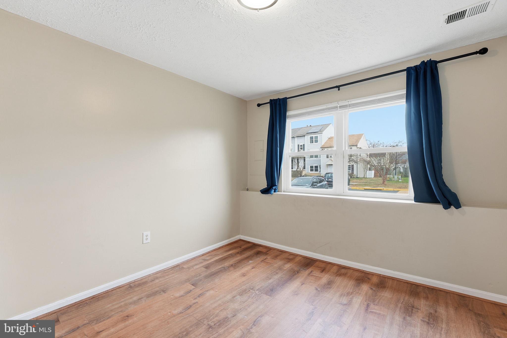 RIVERSIDE RUN IND HEAD - Residential