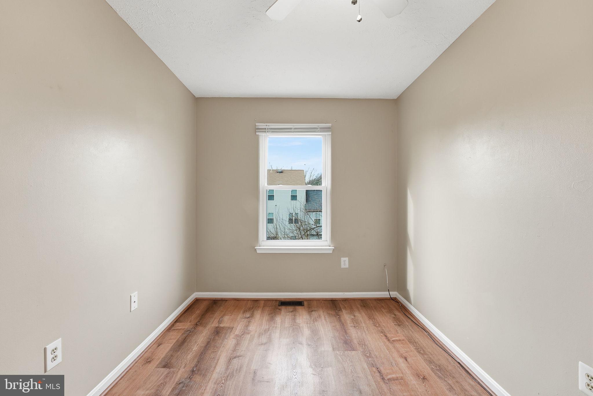 RIVERSIDE RUN IND HEAD - Residential