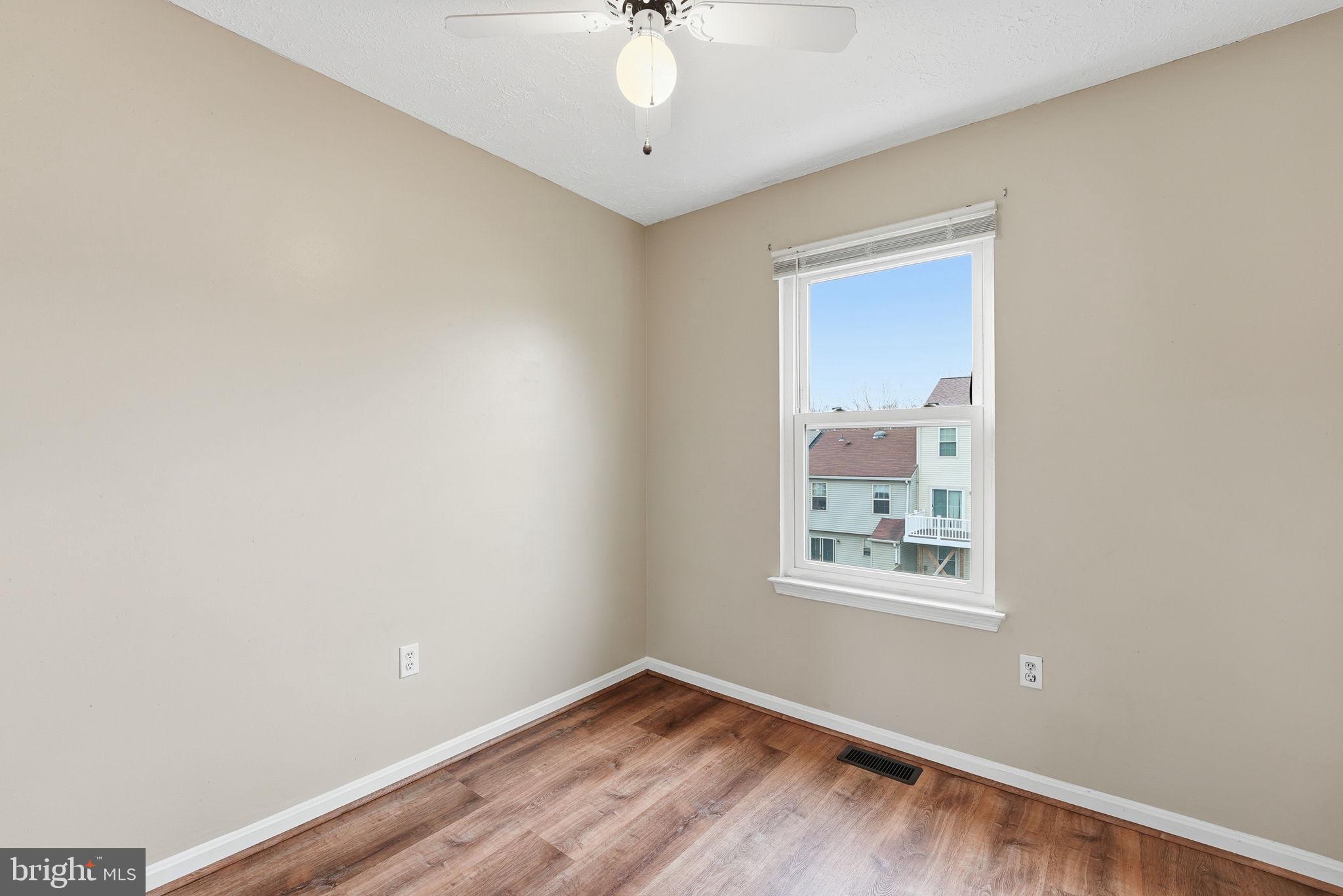 RIVERSIDE RUN IND HEAD - Residential