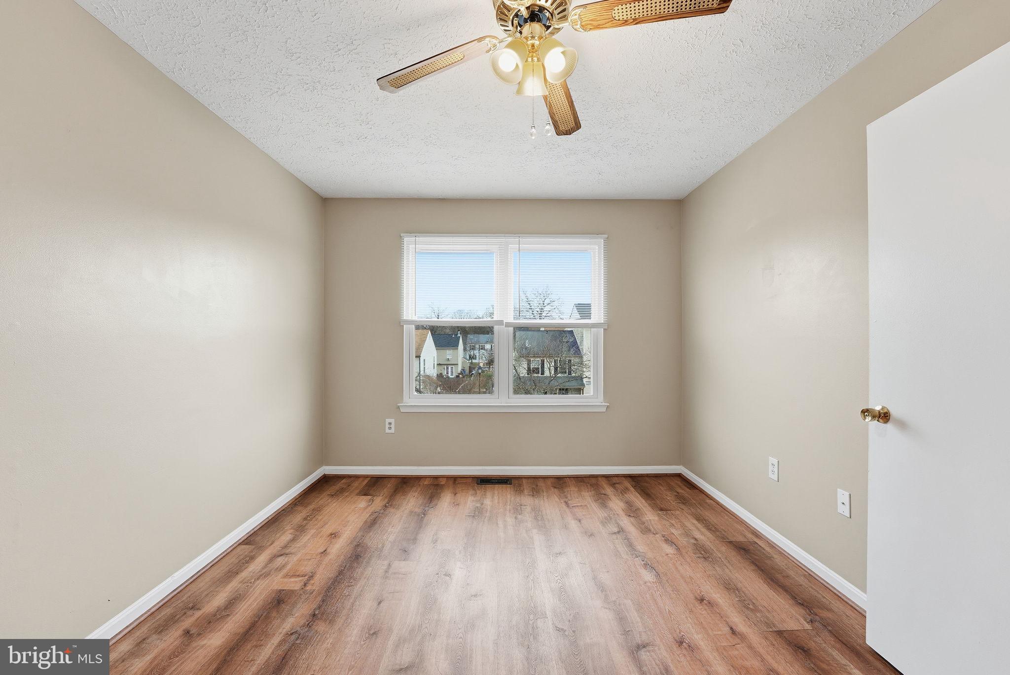 RIVERSIDE RUN IND HEAD - Residential