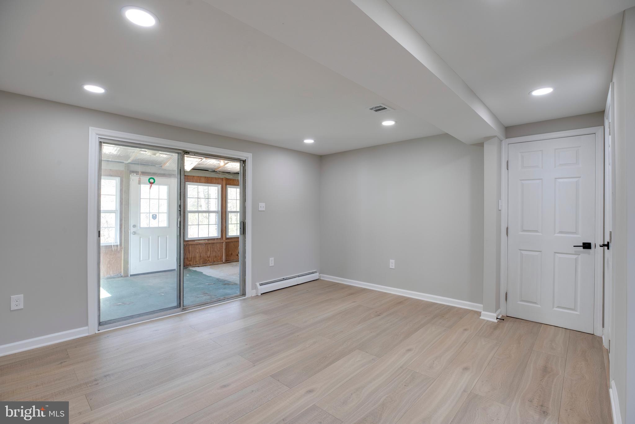 DALE CITY - Residential Lease