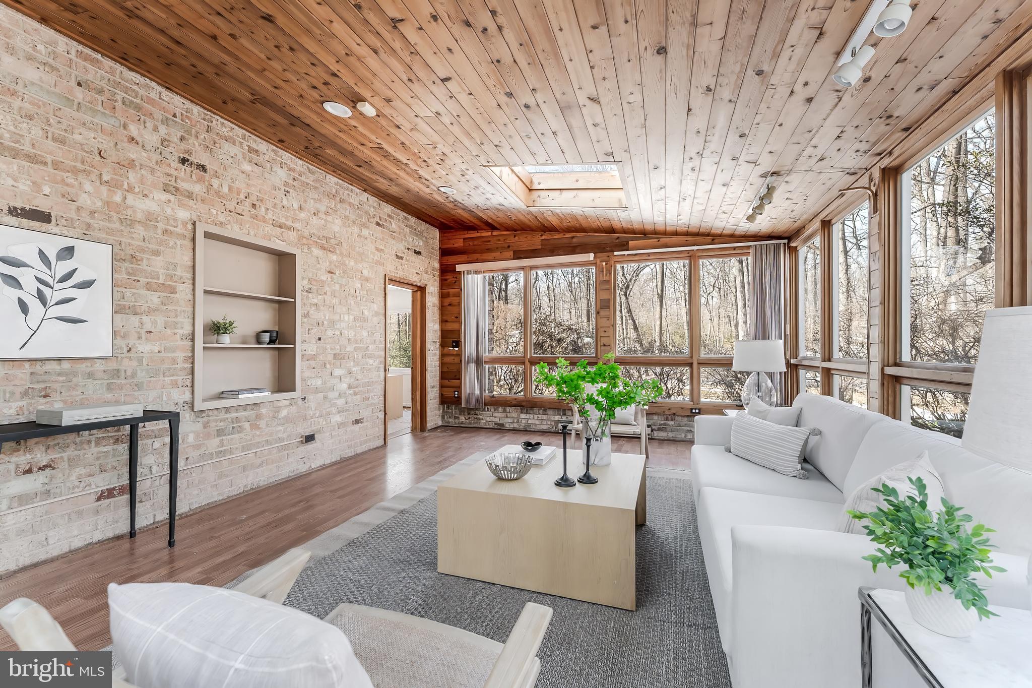 RESTON - Residential