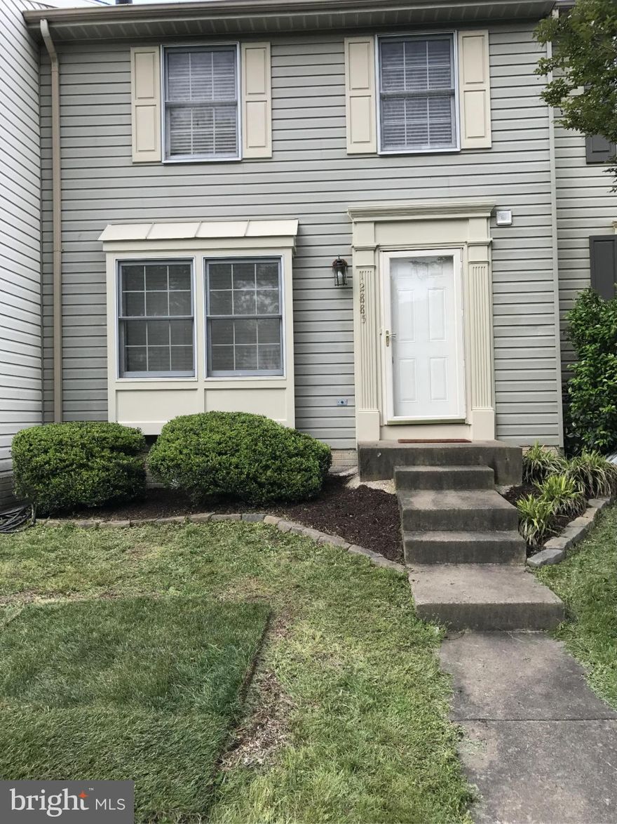 GREAT OPPORTUNITY TO BUY WONDERFUL 3 LEVEL TH UNDER 275K IN 22192>3 BDRM + 2 FULL + 2 HALF BATHS>LL FR W/WOODBURNING FP AND WALK OUT LEVEL>SPACIOUS FLOOR PLAN W/BIG EAT IN KITCHEN, WALKS OUT TO DECK>MBDRM W/ENSUITE>FENCED YARD>BIG KITCHEN>OWNER WILL PROVIDE BUYER W/CONTRACT FOR NEW ROOF, WINDOW SCREENS AND FRONT SIDING>BRING YOUR VISION, GREAT CONDITION, SOMEWHAT DATED AND PRICED ACCORDINGLY>