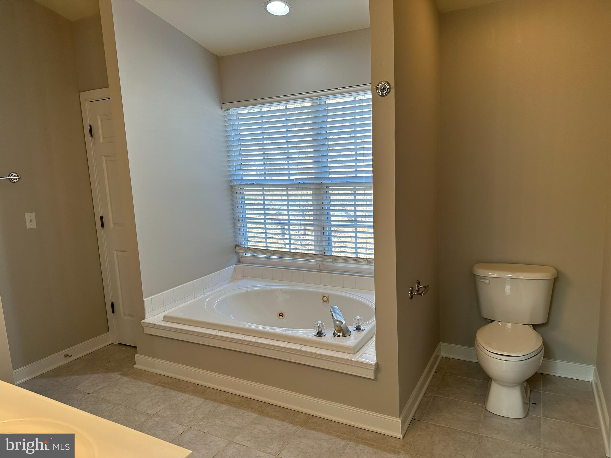 LAKE MONTICELLO - Residential