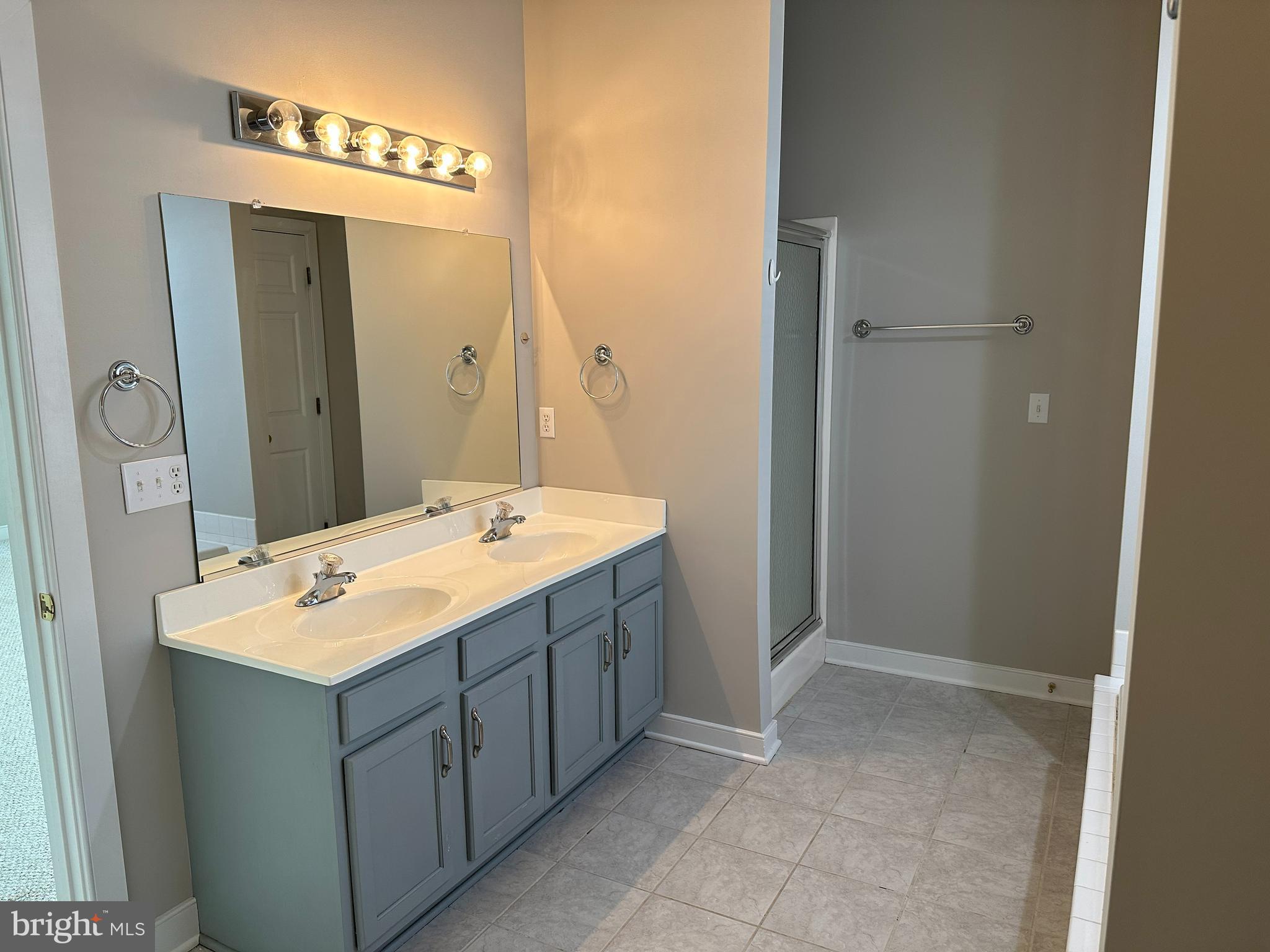 LAKE MONTICELLO - Residential