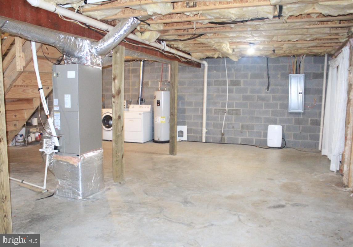 LAKE MONTICELLO - Residential