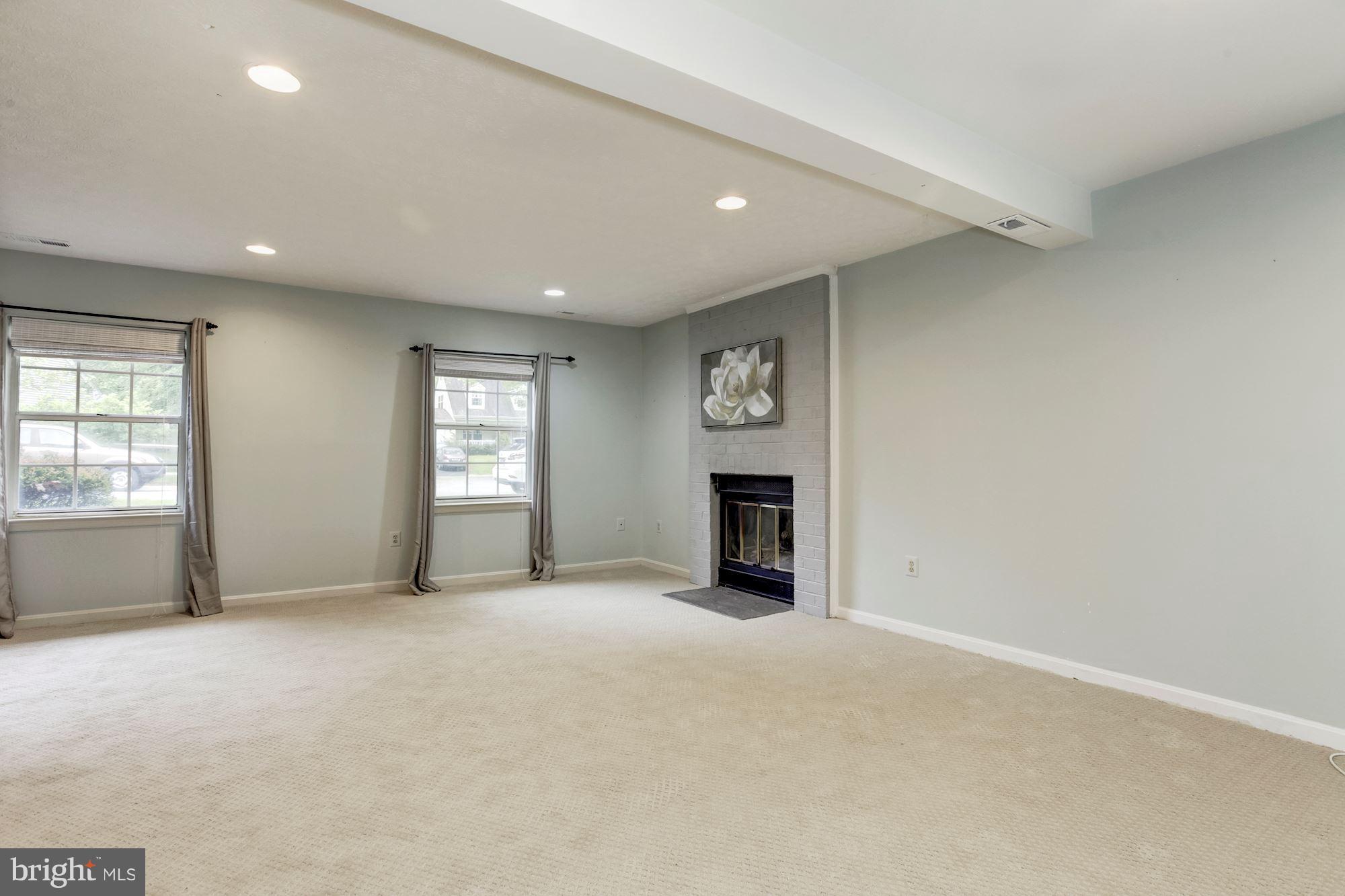 WILLIAMSBURG VILLAGE - Residential