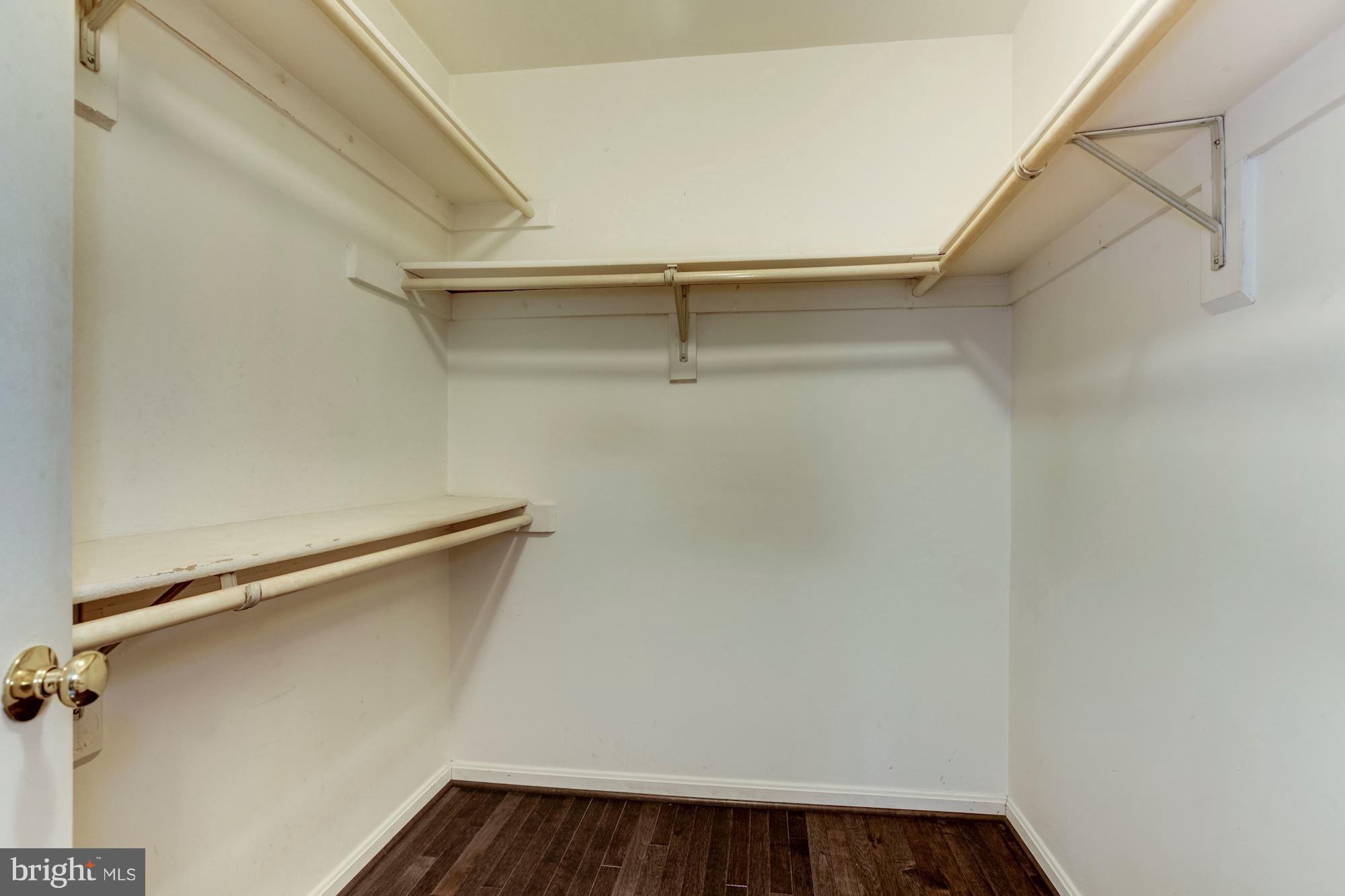 WILLIAMSBURG VILLAGE - Residential