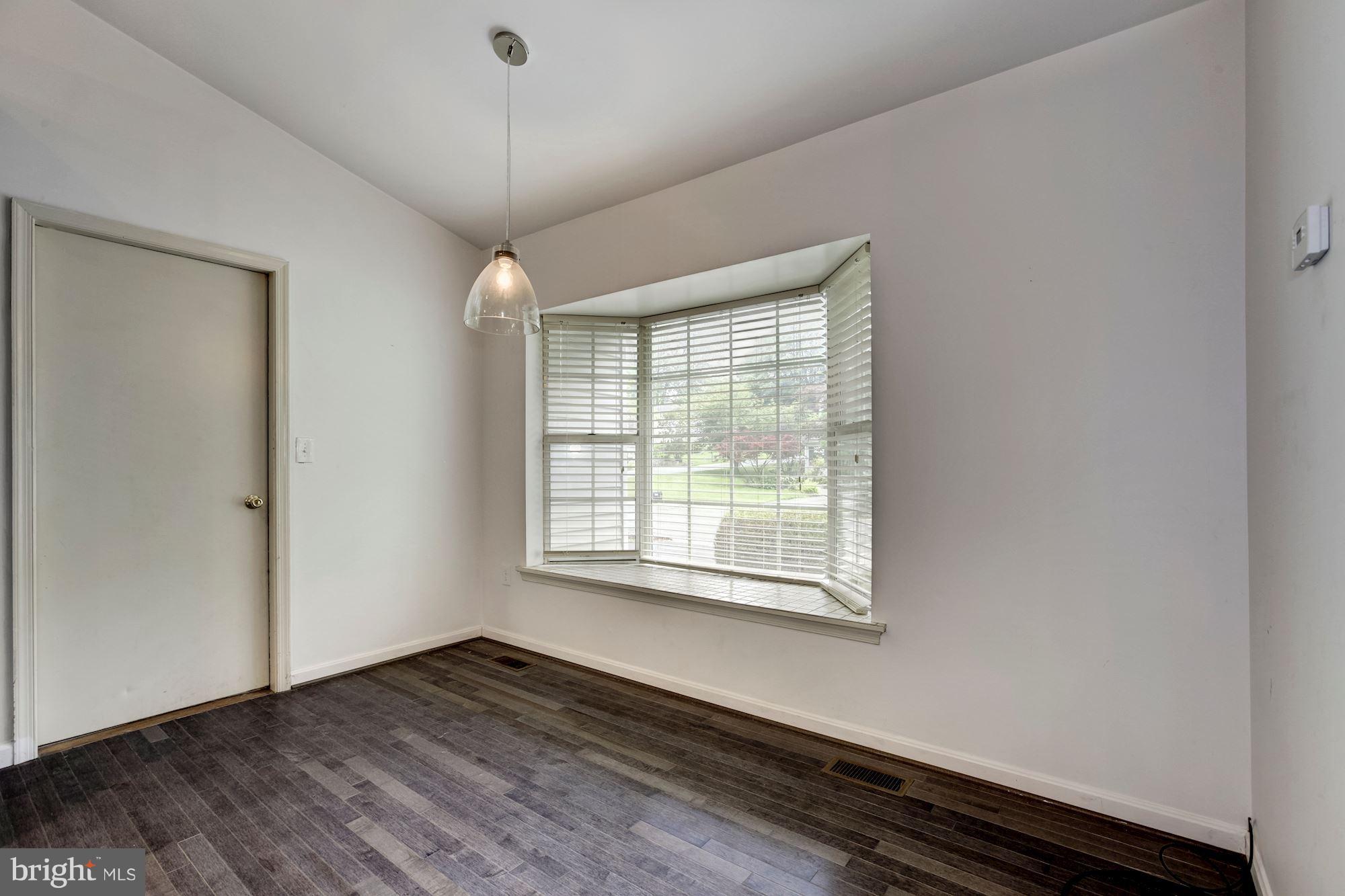 WILLIAMSBURG VILLAGE - Residential