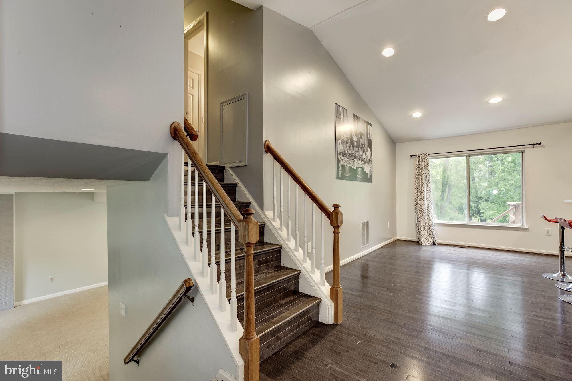 WILLIAMSBURG VILLAGE - Residential