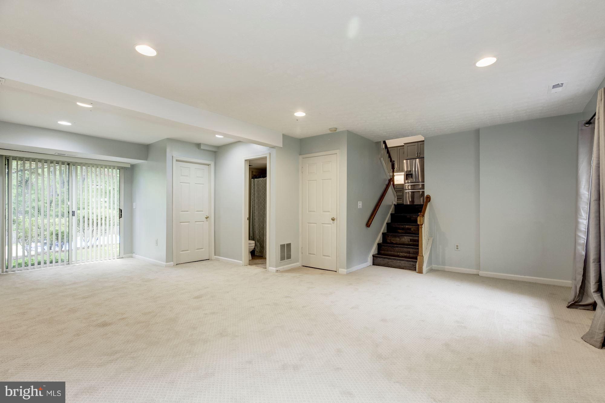 WILLIAMSBURG VILLAGE - Residential