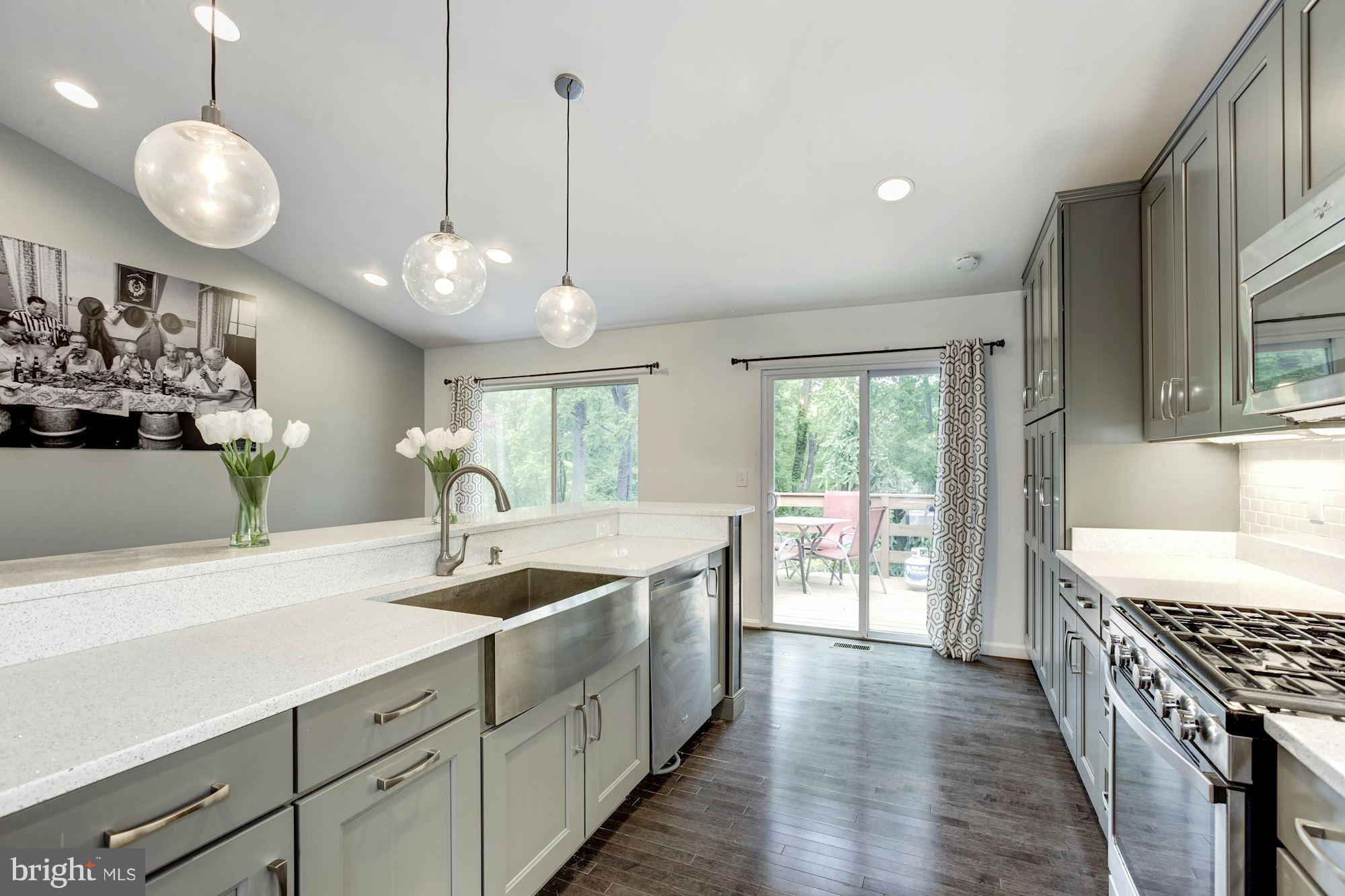 WILLIAMSBURG VILLAGE - Residential