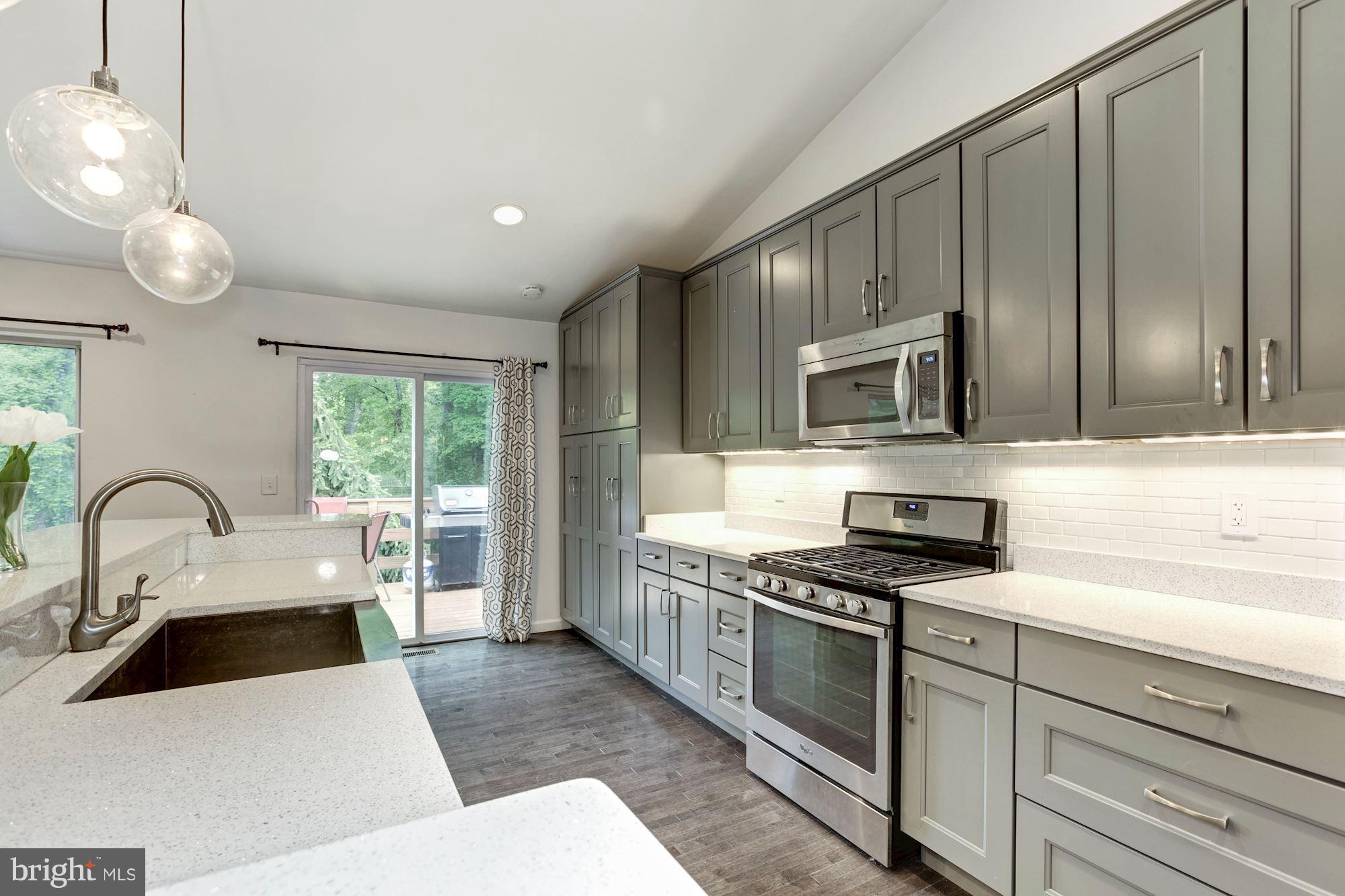 WILLIAMSBURG VILLAGE - Residential