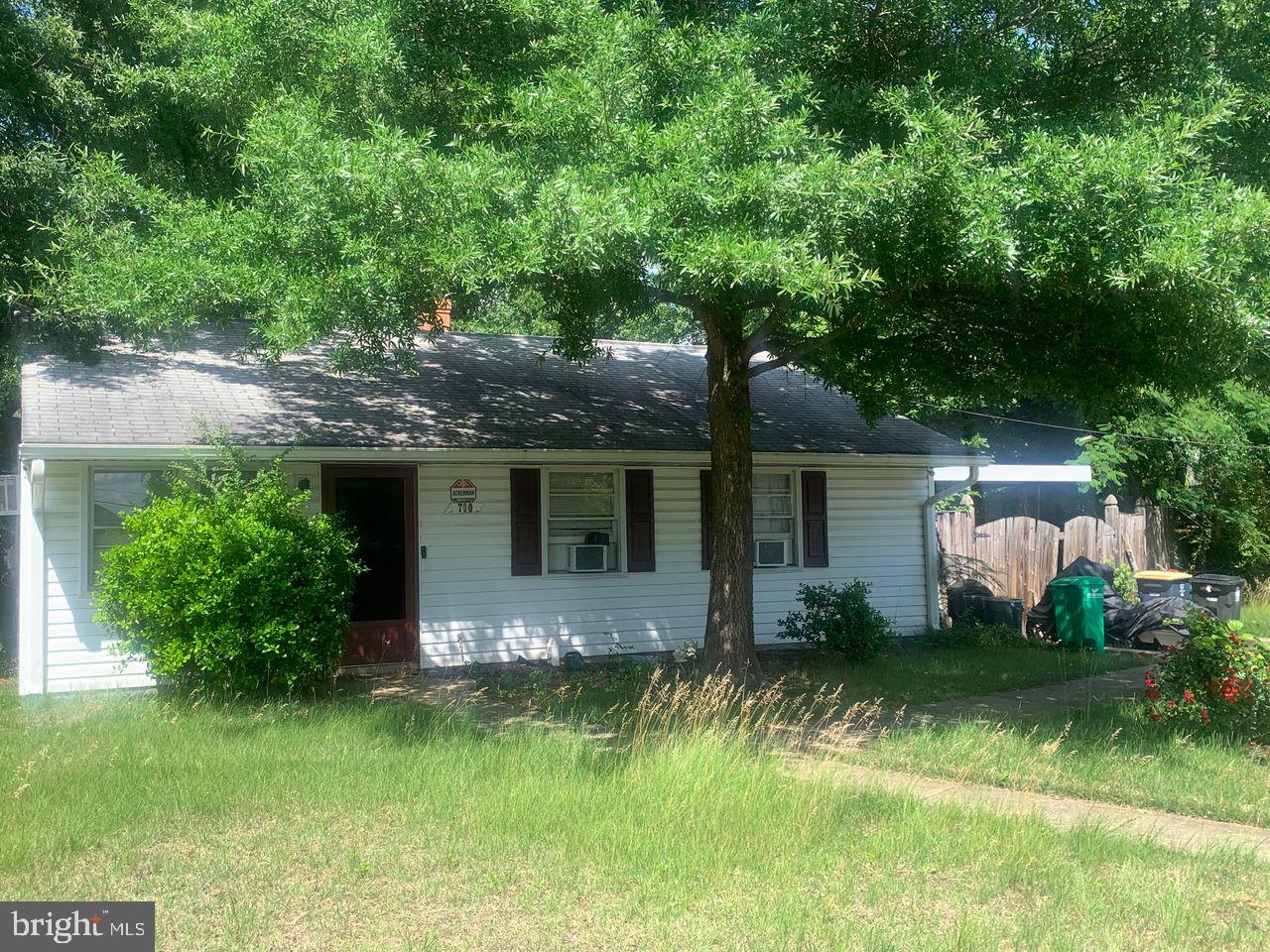 SOUTH LAWN - Residential