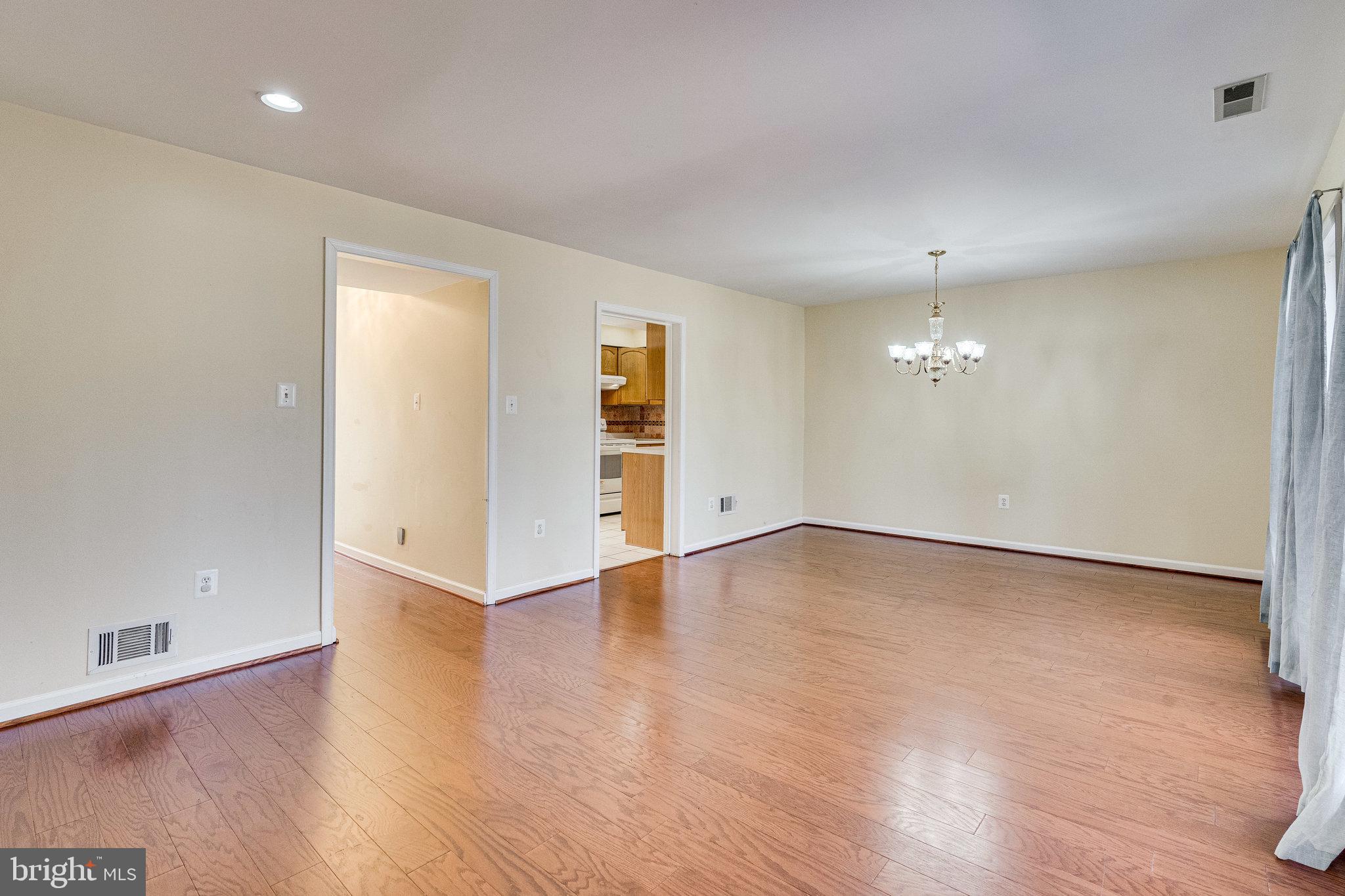 FAIRFAX PLAZA TOWNHOUSES - Residential Lease