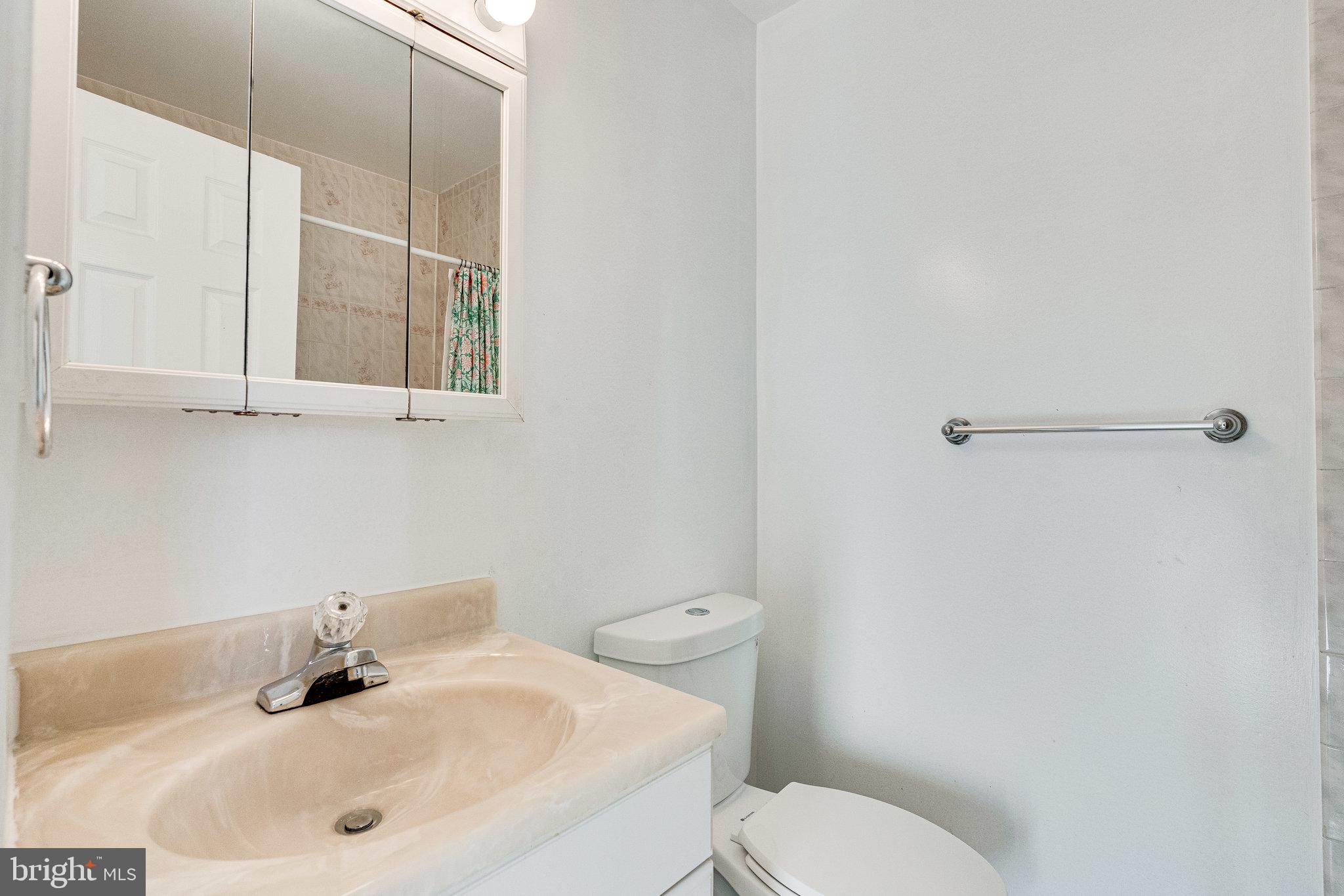 FAIRFAX PLAZA TOWNHOUSES - Residential Lease