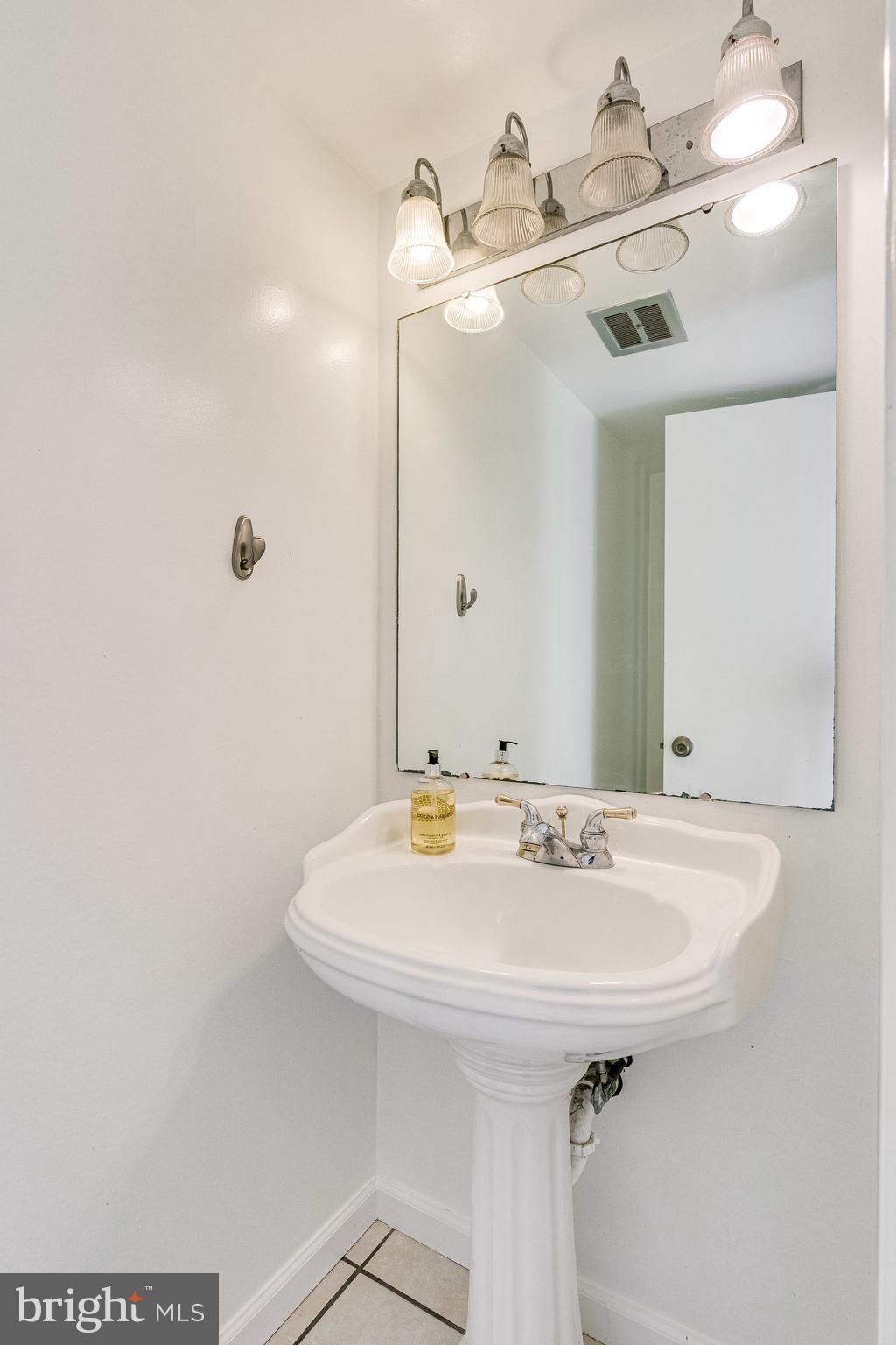 FAIRFAX PLAZA TOWNHOUSES - Residential Lease