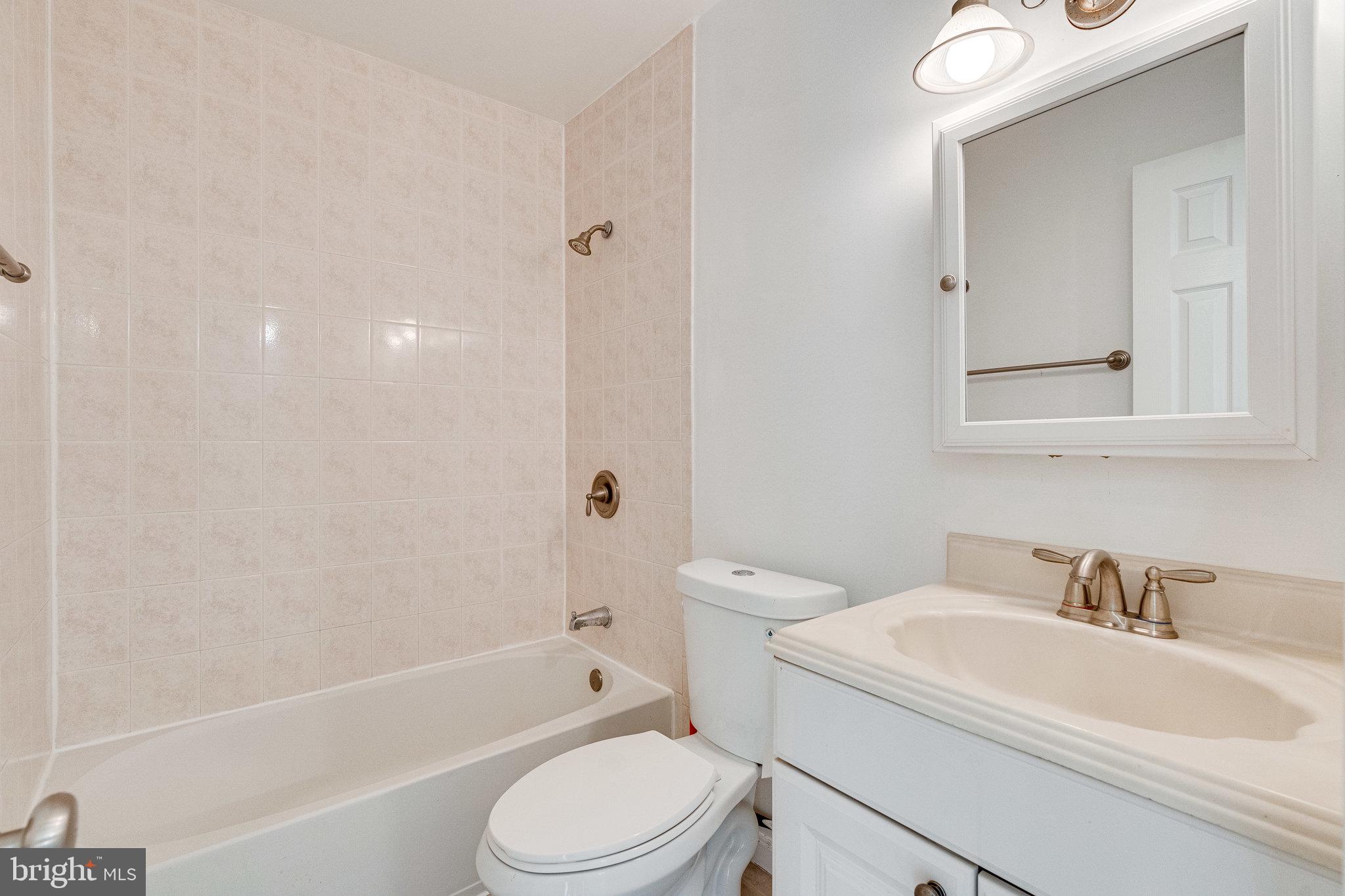 FAIRFAX PLAZA TOWNHOUSES - Residential Lease