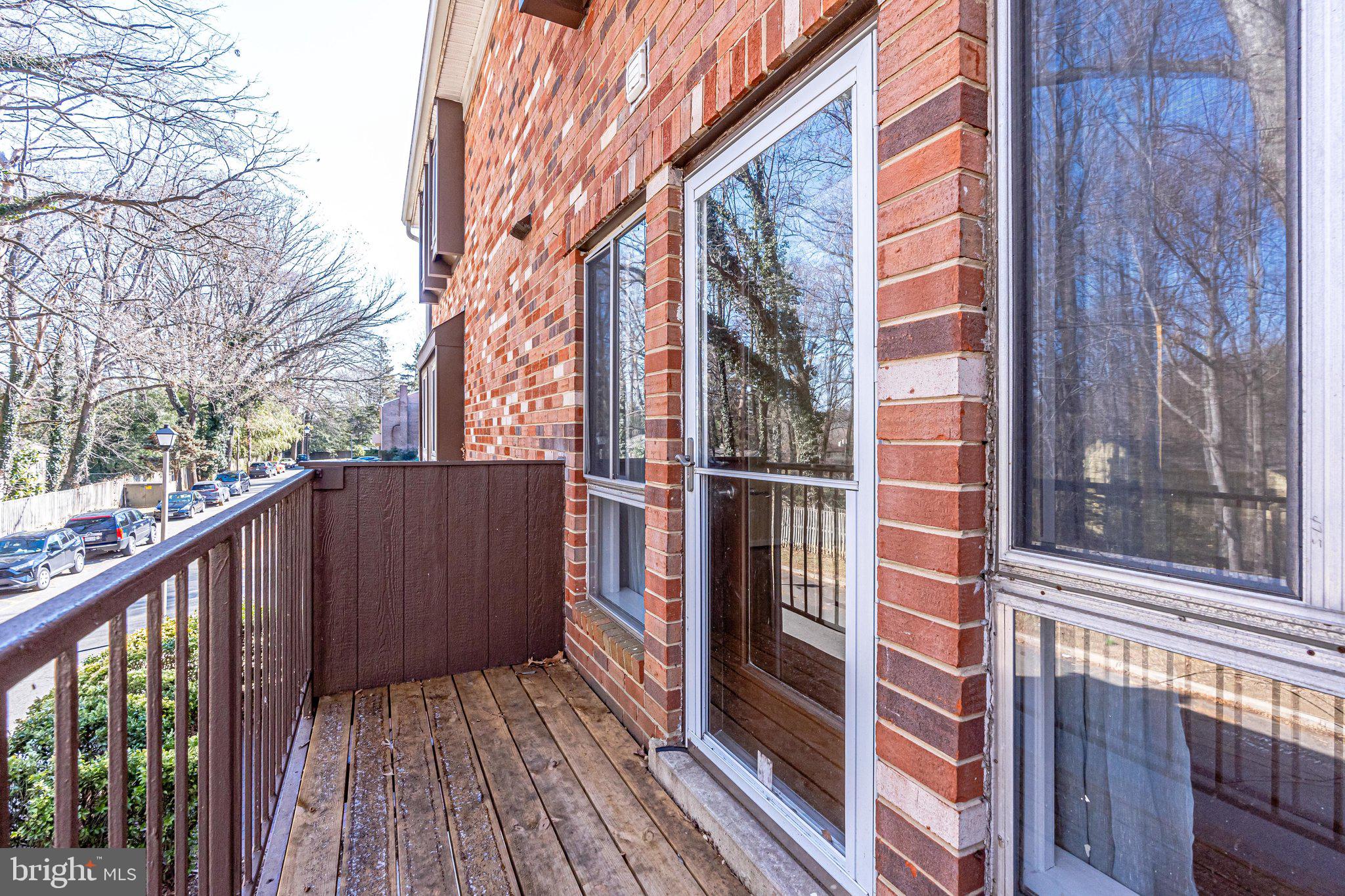 FAIRFAX PLAZA TOWNHOUSES - Residential Lease