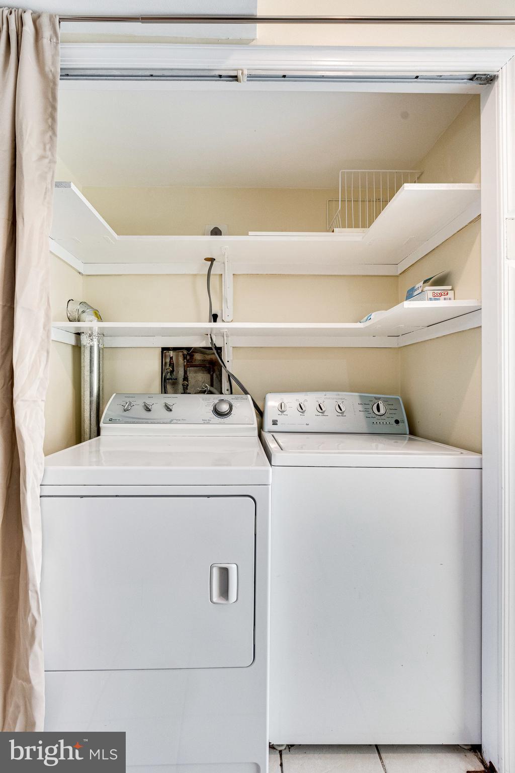 FAIRFAX PLAZA TOWNHOUSES - Residential Lease