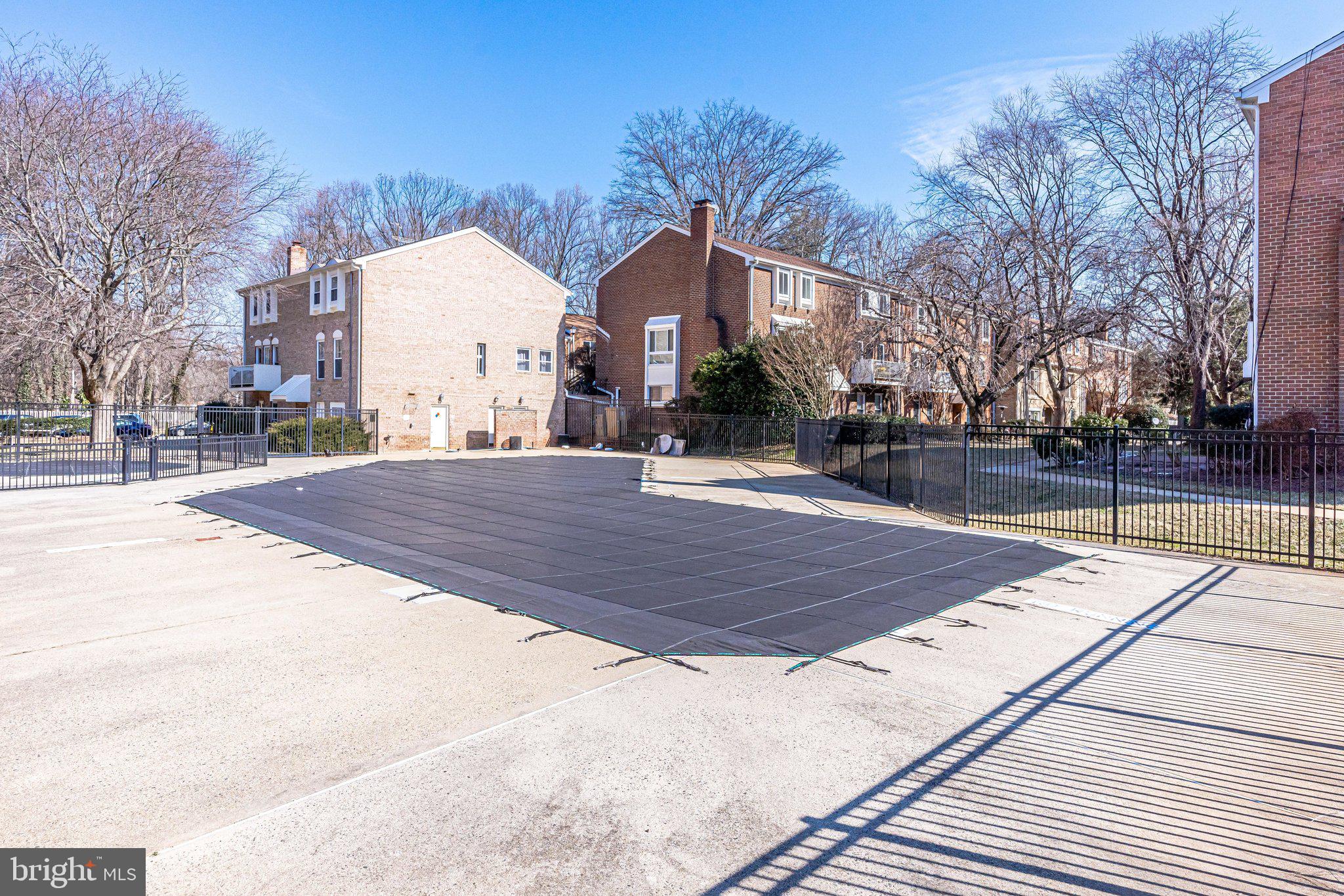 FAIRFAX PLAZA TOWNHOUSES - Residential Lease