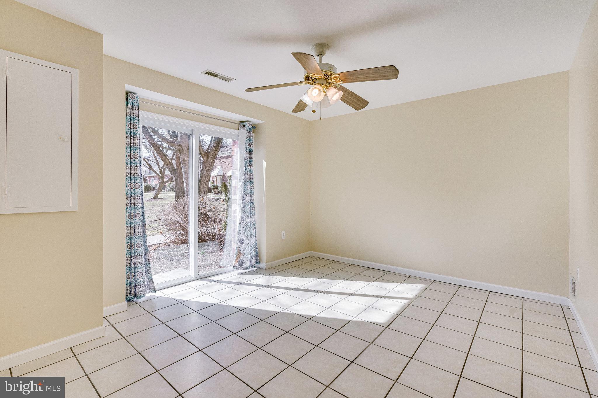 FAIRFAX PLAZA TOWNHOUSES - Residential Lease