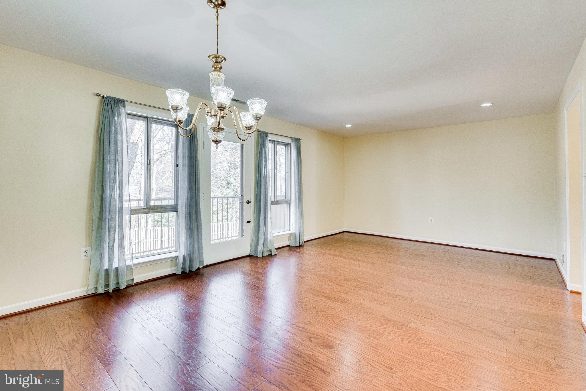 FAIRFAX PLAZA TOWNHOUSES - Residential Lease