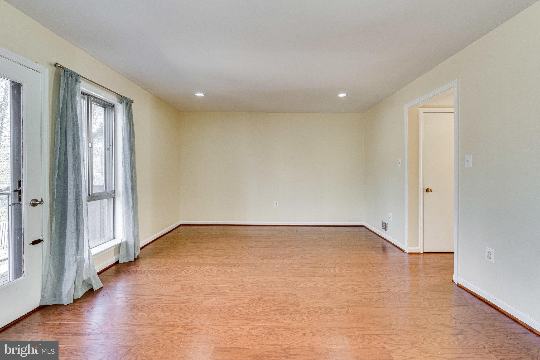 FAIRFAX PLAZA TOWNHOUSES - Residential Lease