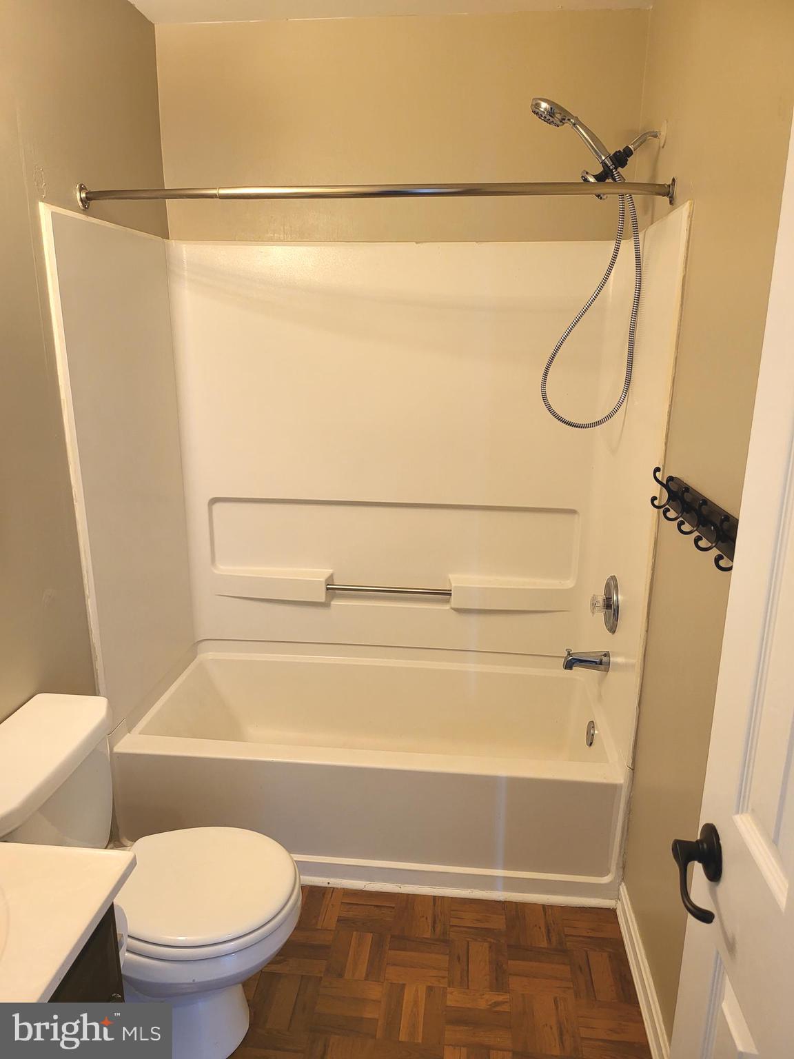 ROLLING OAKS - Residential Lease