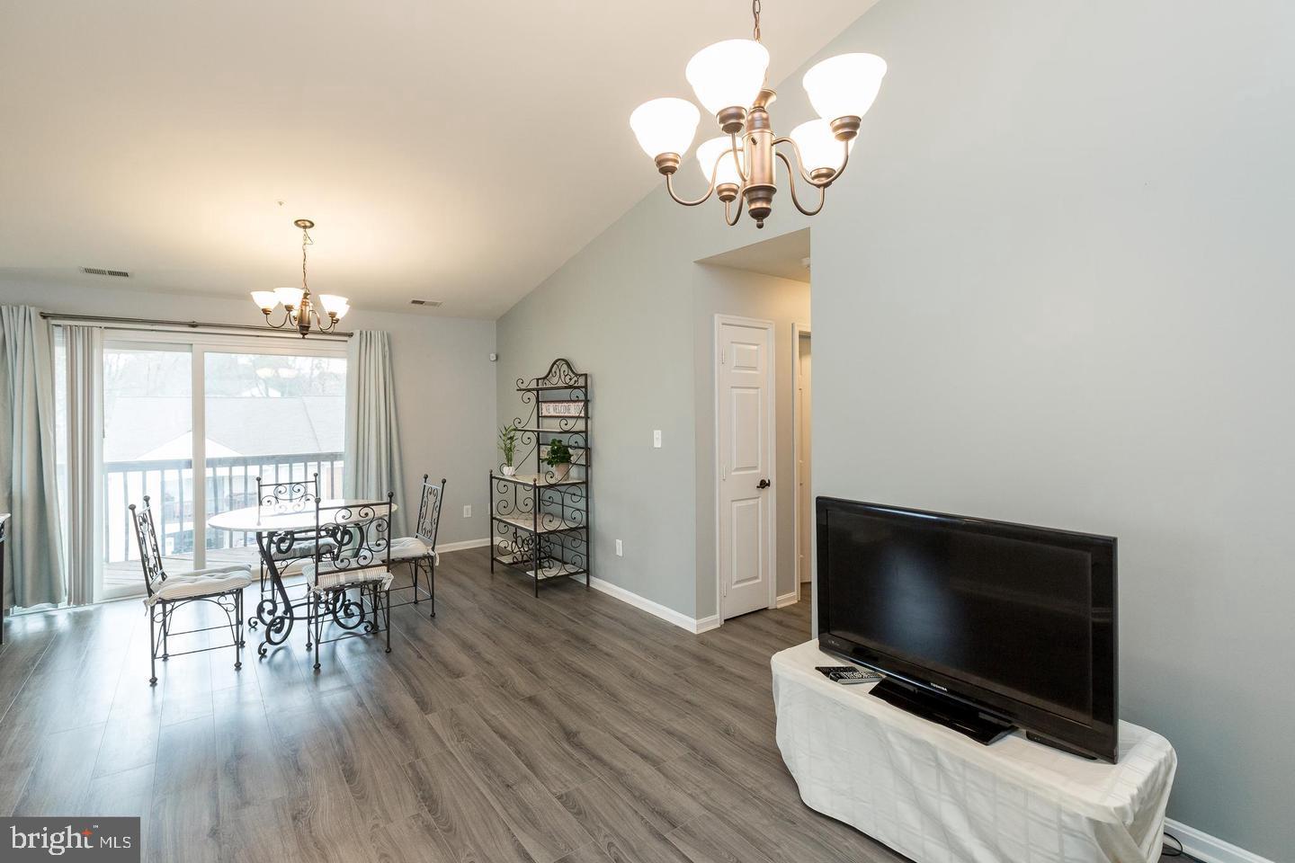 ROLLING OAKS - Residential Lease