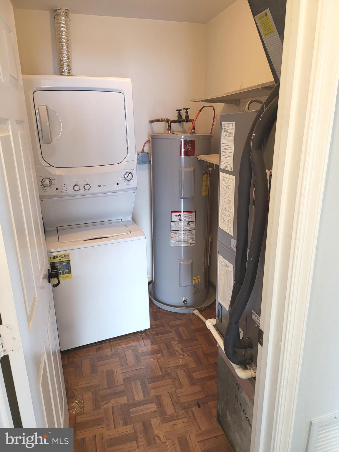 ROLLING OAKS - Residential Lease