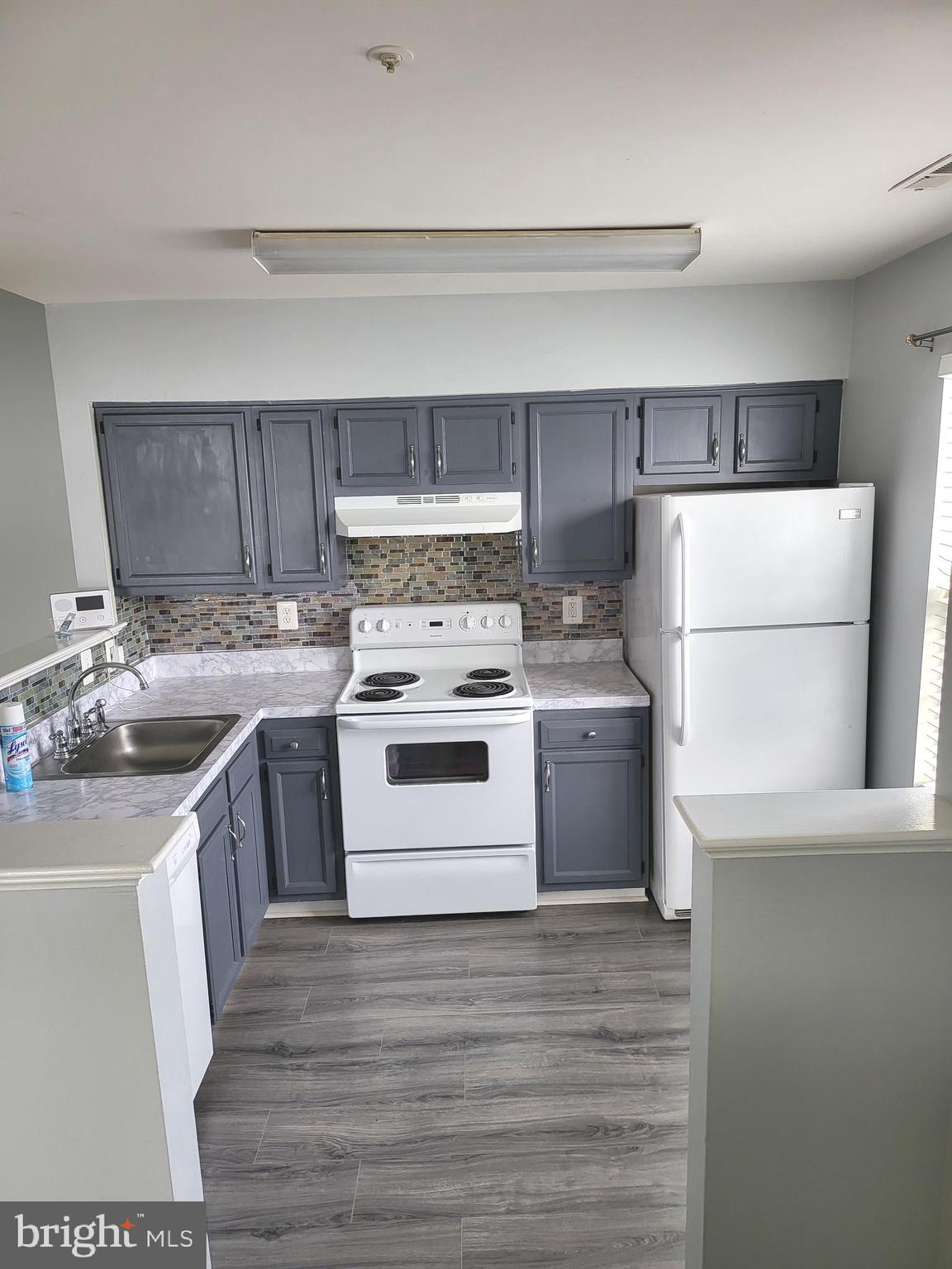 ROLLING OAKS - Residential Lease