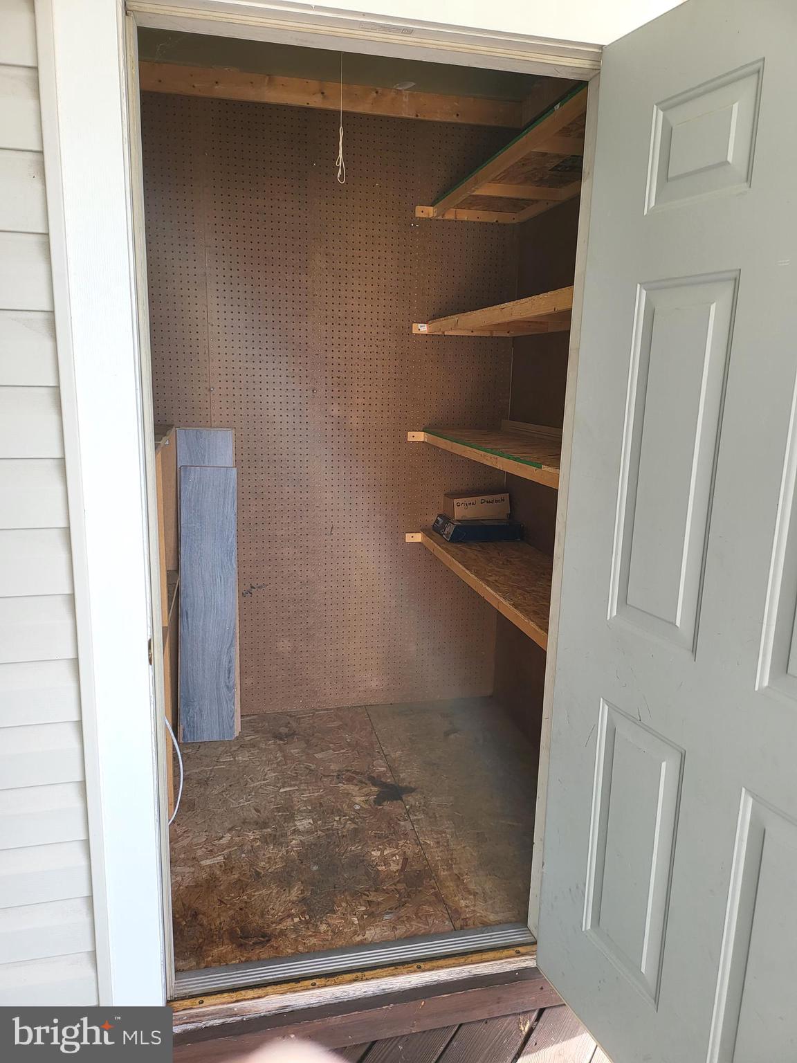 ROLLING OAKS - Residential Lease