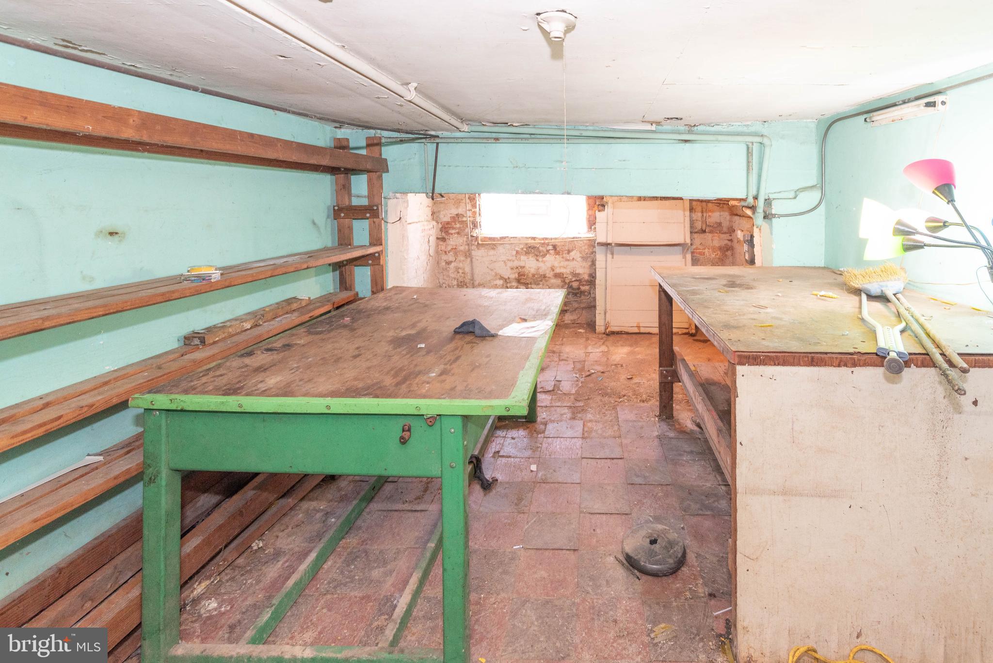 ELWOOD PARK - Residential