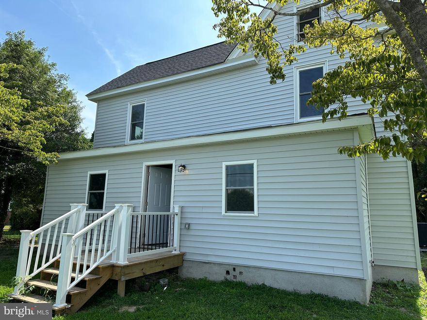 Freshly Remodeled Home  3 Bedroom / 2 Bathroom home.  Down stair room could be 4th Bedroom.  Home offer great outside space with 2.74 Acres YES !!!! in City .   Home has  New Roof, Siding,  Electric, Plumbing ,  Windows Flooring  and more.  Kitchen has New cabinets, Flooring and Stainless Steel Appliances.  This is a must see home. Call for Showings !!!!