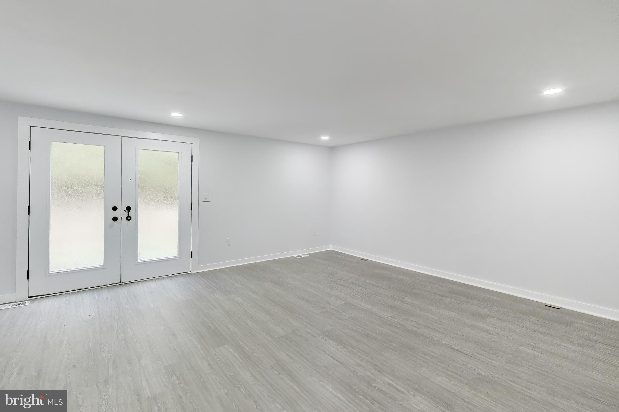 6096 ROCK GLEN DRIVE