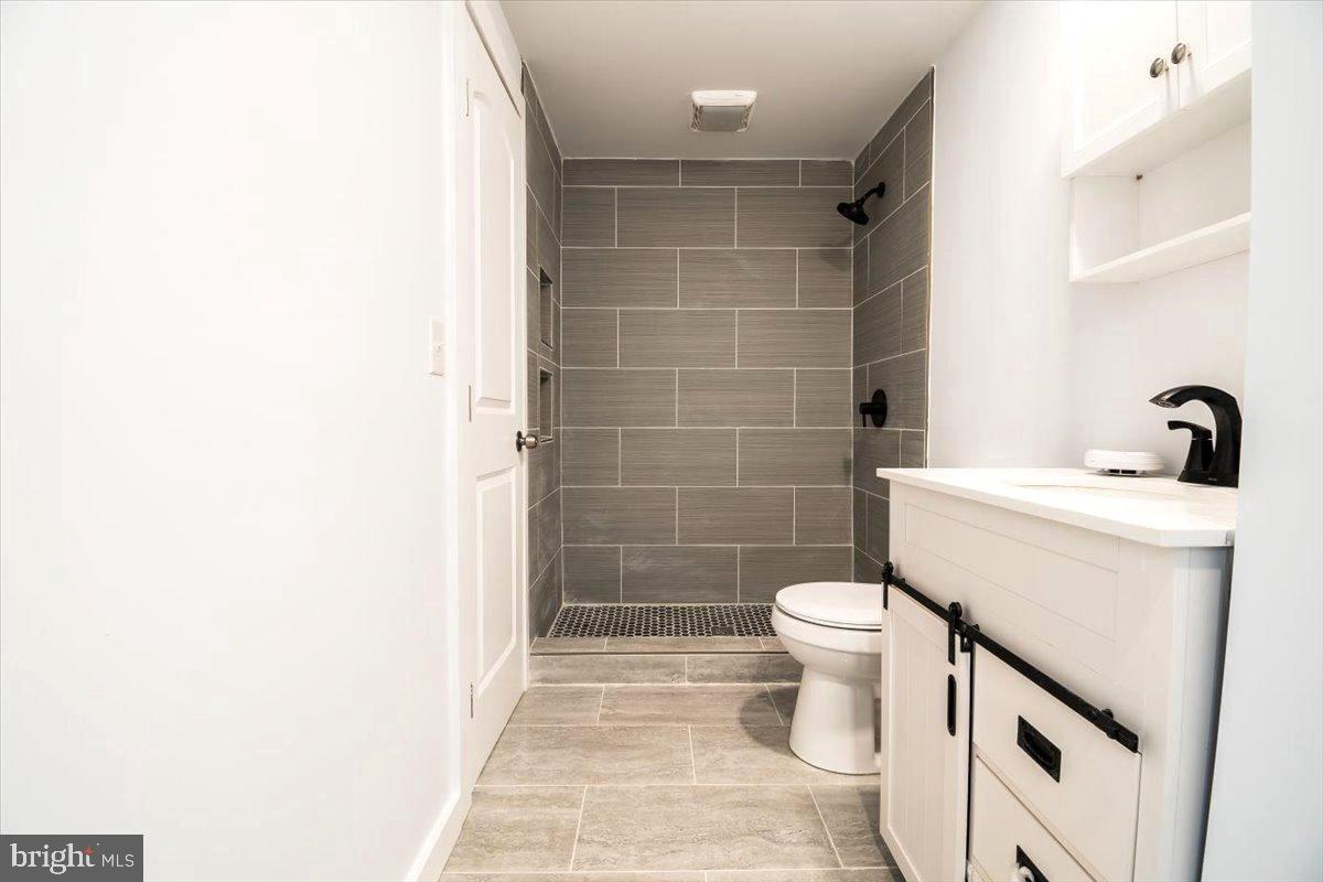 6096 ROCK GLEN DRIVE