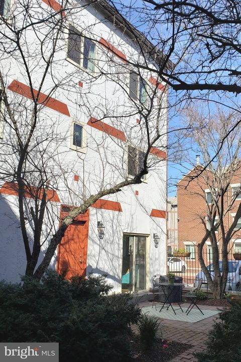 Townhouse For Rent - 515 S 10th Street #E<br/> PHILADELPHIA, PA 19147