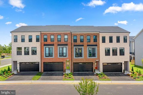 21767 DOLLIS HILL TERRACE BROADLANDS VA 20148