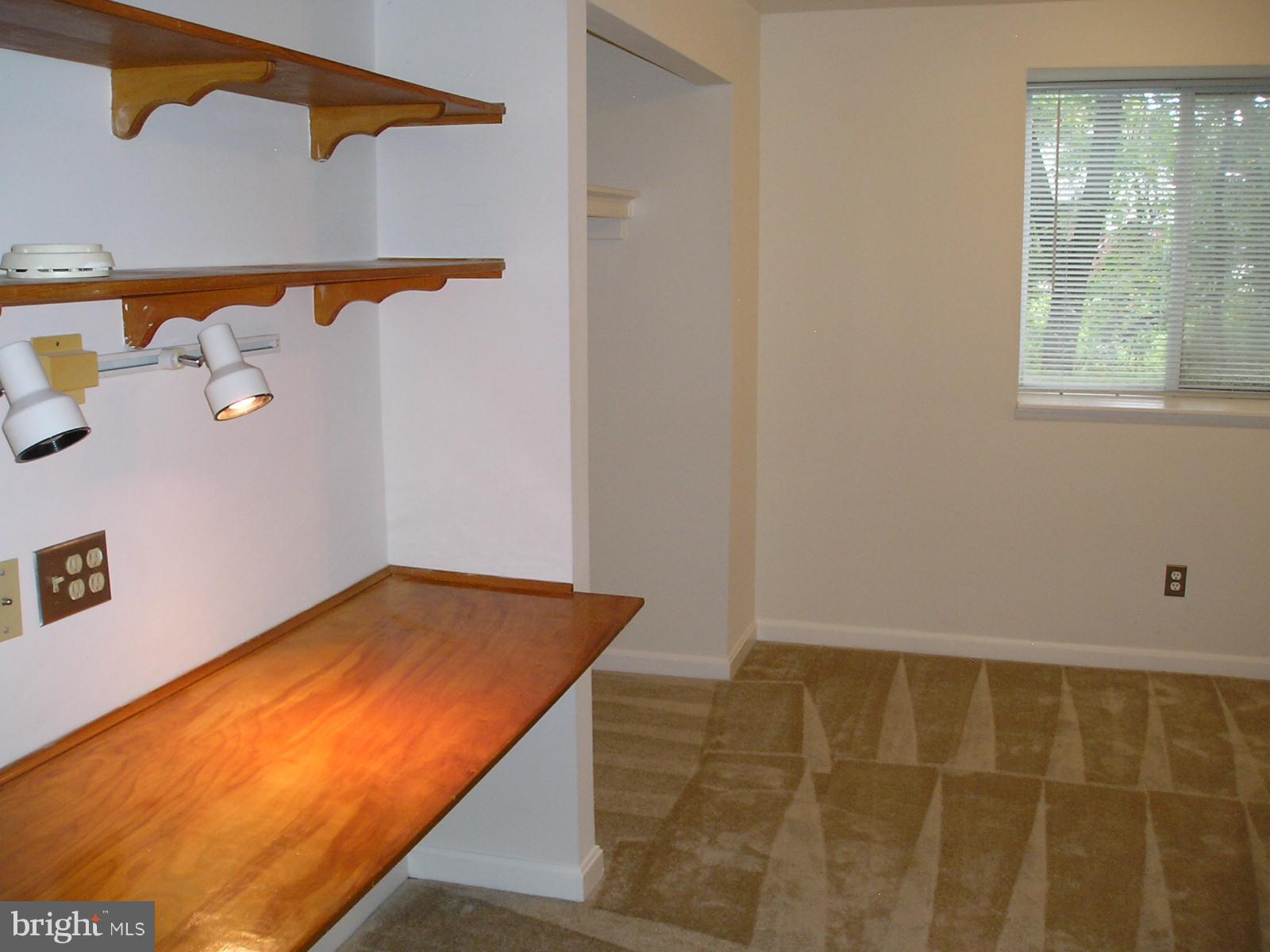 FOX MILL ESTATES - Residential Lease