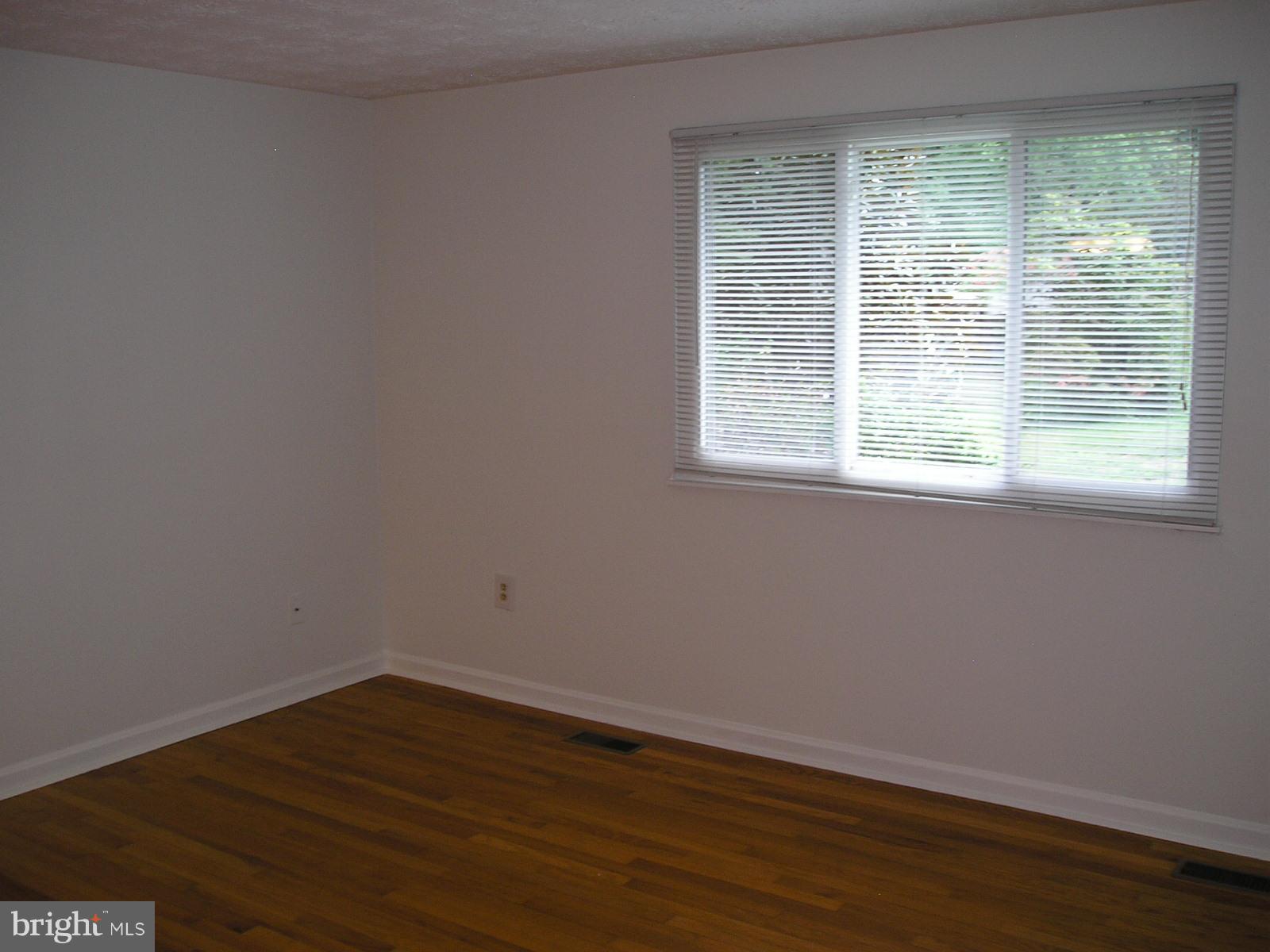 FOX MILL ESTATES - Residential Lease