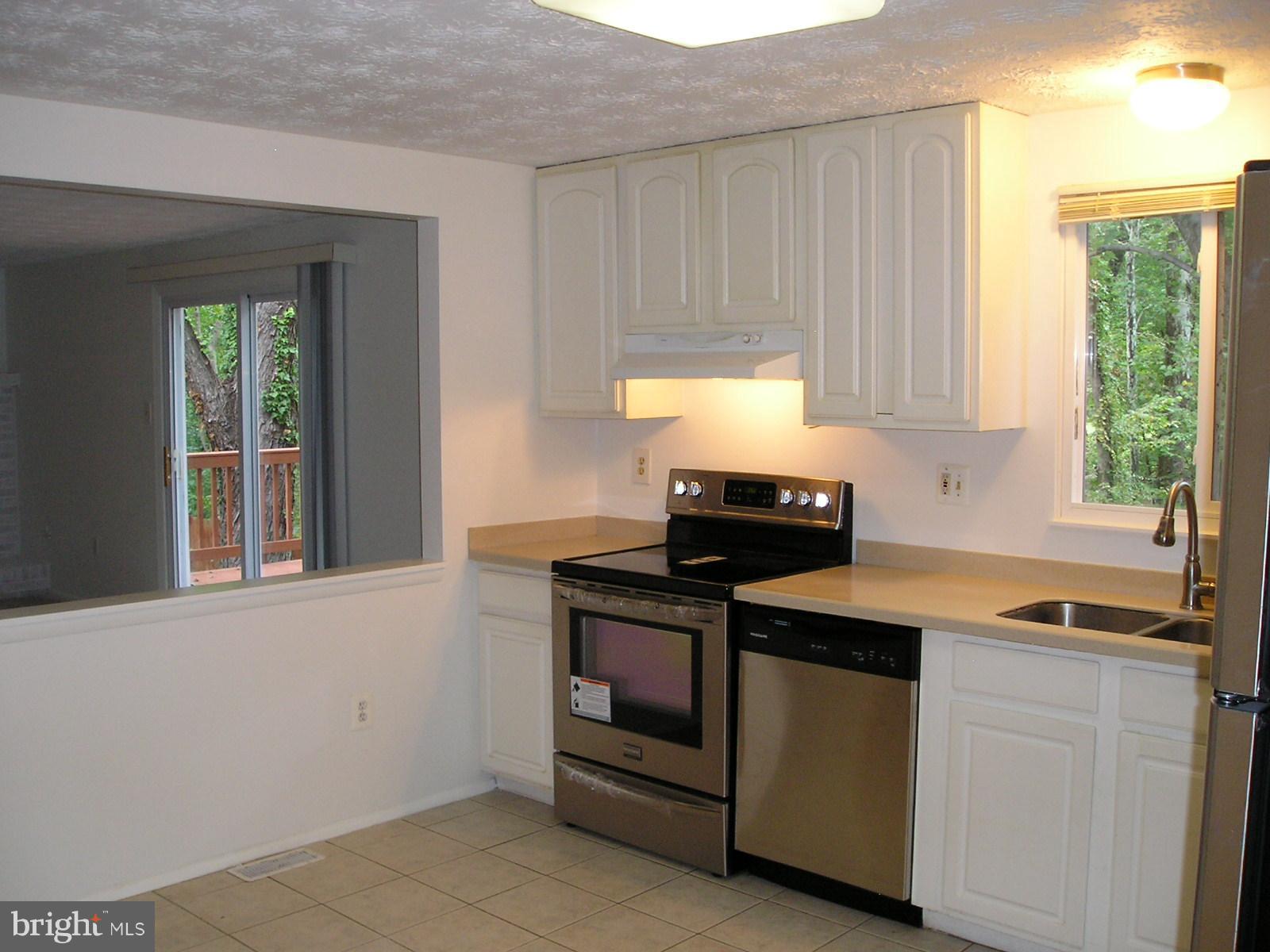 FOX MILL ESTATES - Residential Lease