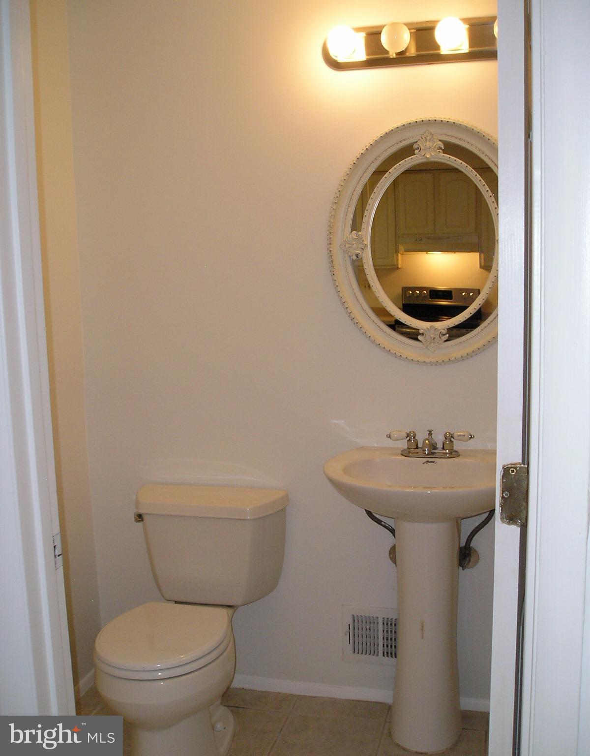 FOX MILL ESTATES - Residential Lease