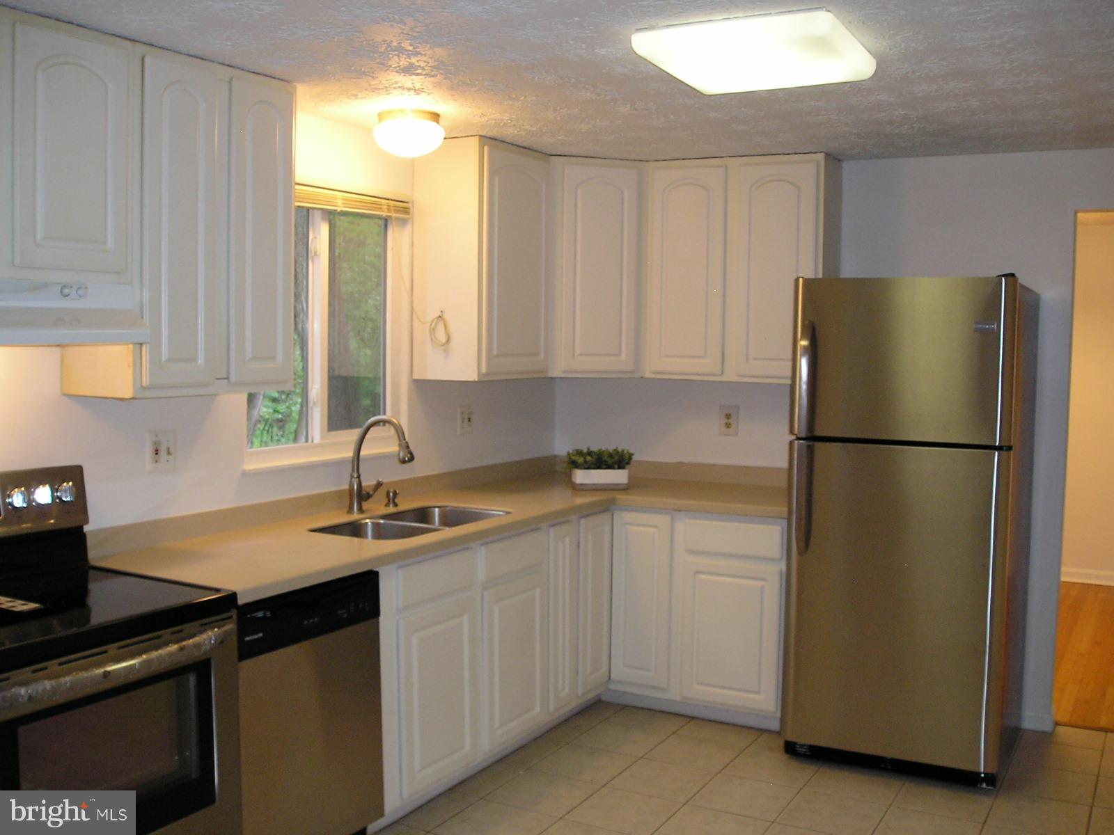 FOX MILL ESTATES - Residential Lease