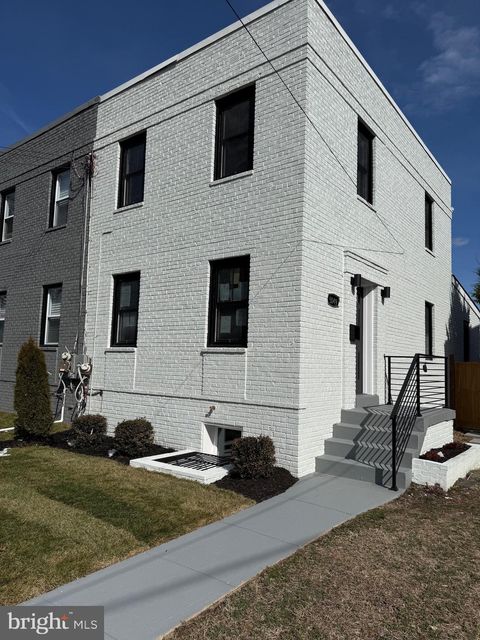 5049 8TH STREET NE WASHINGTON DC 20017