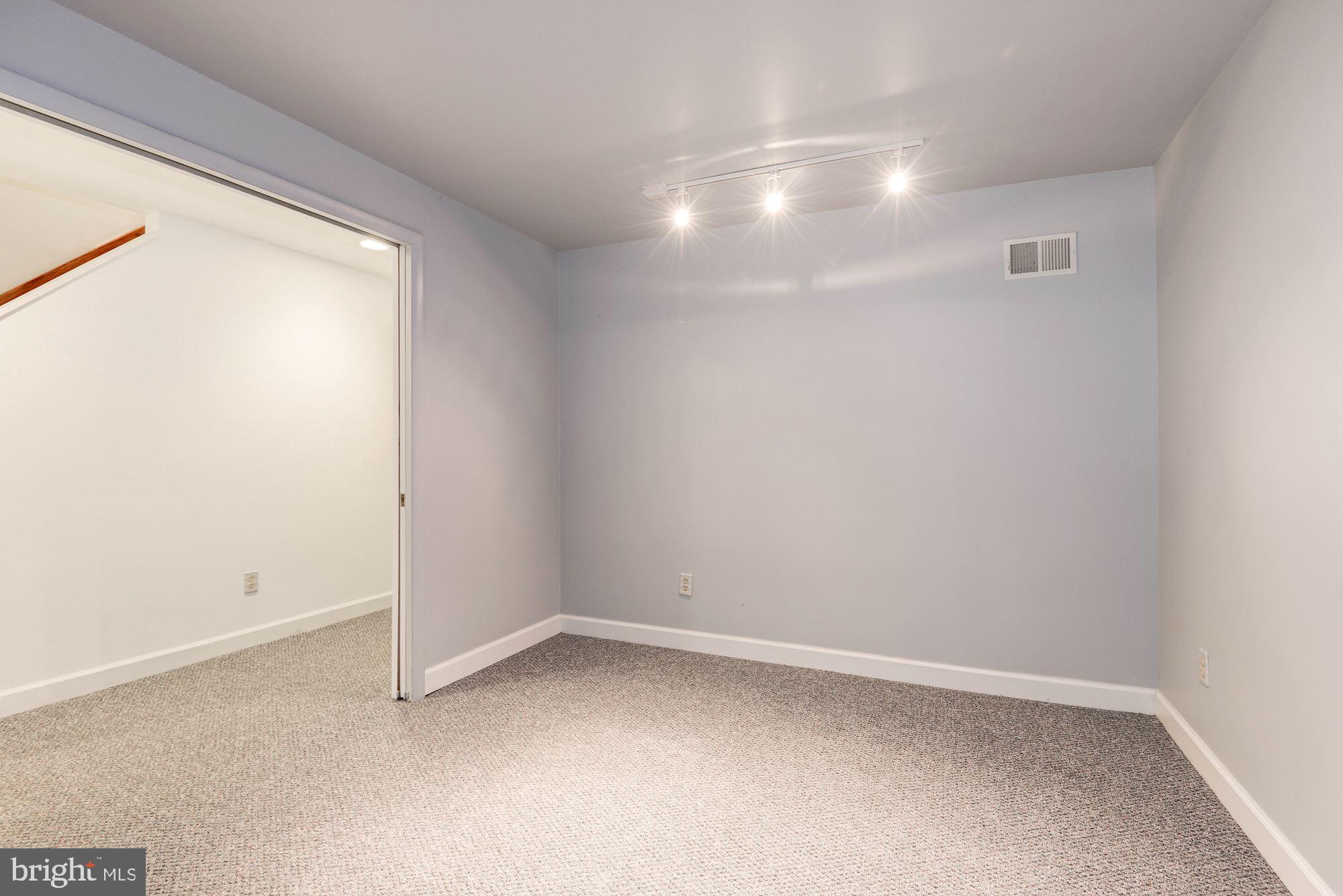 HUNTERS CREEK - Residential